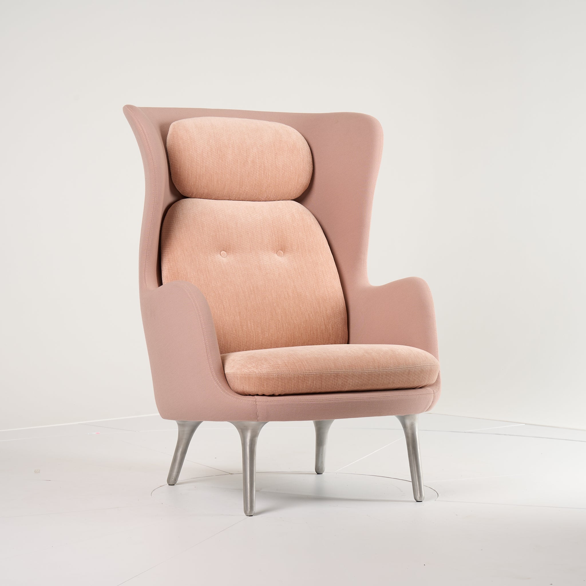 Ro Chair by Fritz Hansen in Steelcut Beige/Red / Nabis Pale Rose / Aluminum | Open Box – Excellent | Shop Now | MO-FHA-JH1MU-37-Hero Image-2