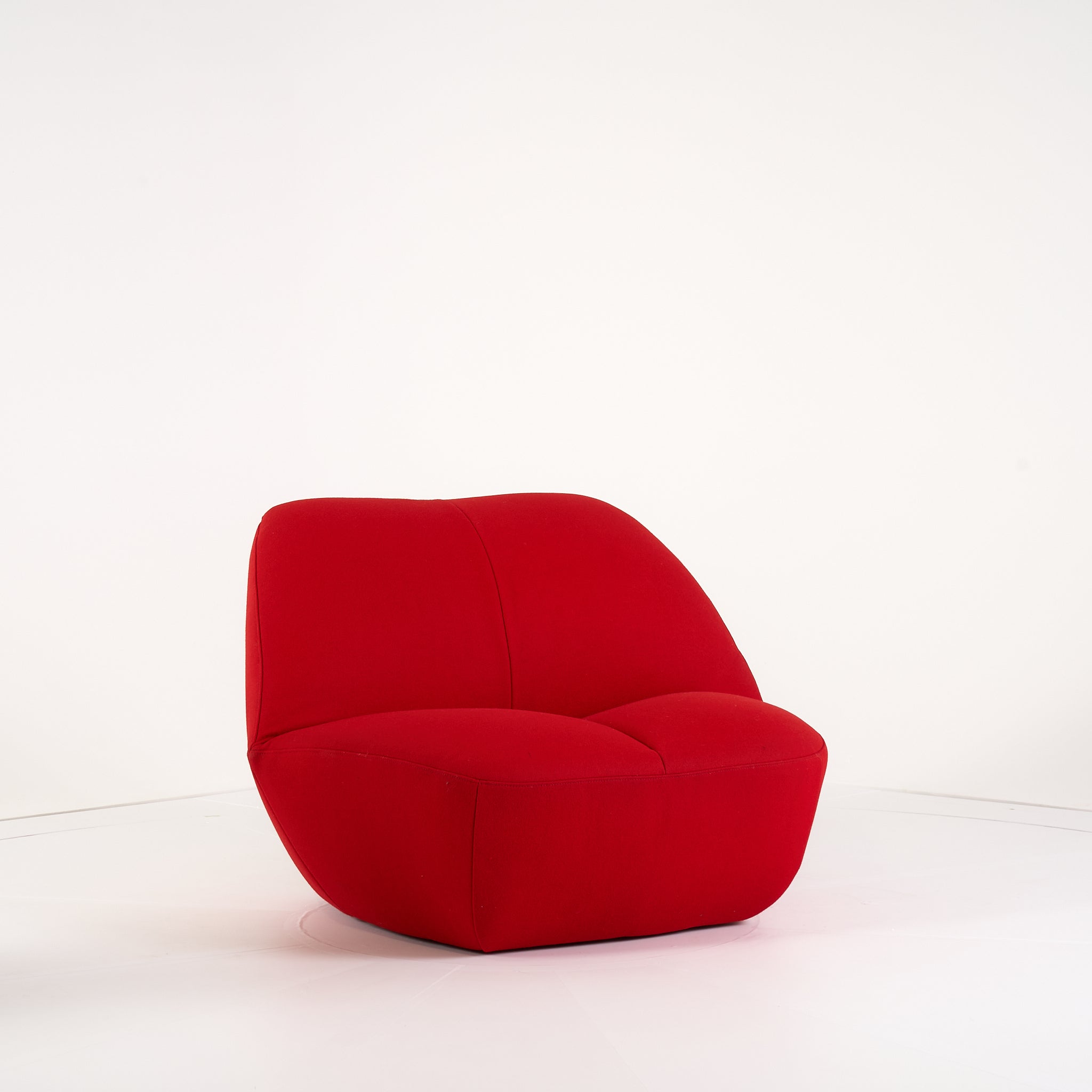 Kisss Lounge Chair by Moooi in Kvadrat Divina 3 Fabric | Gently Used – Good | Shop Now | MO-MOO-8718282779409-163-Hero Image-5