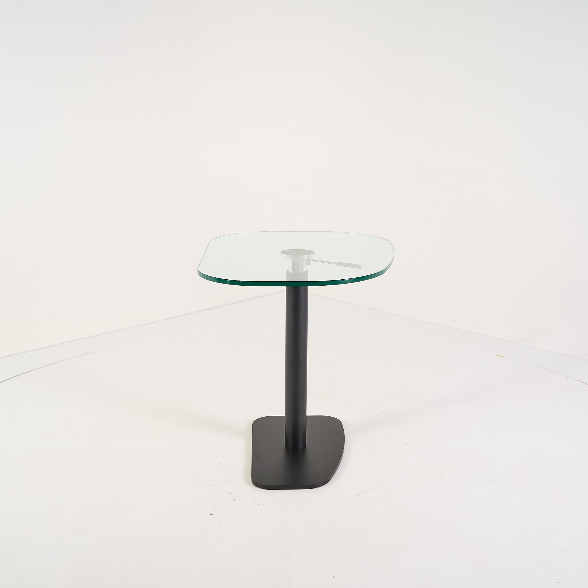 Piazza Table by Ligne Roset in Black Piston Base, Clear Glass Top | Floor Sample – Very Good | Shop Now | MO-LIR-19980002-1164-Hero Image-2