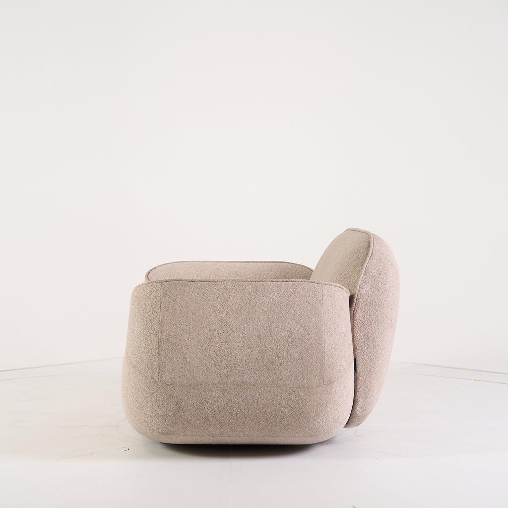 Big George Armchair by Moooi in Arda 211 | Floor Sample – Very Good | Shop Now | MO-MOO-8718282780900-1425-Hero Image-6