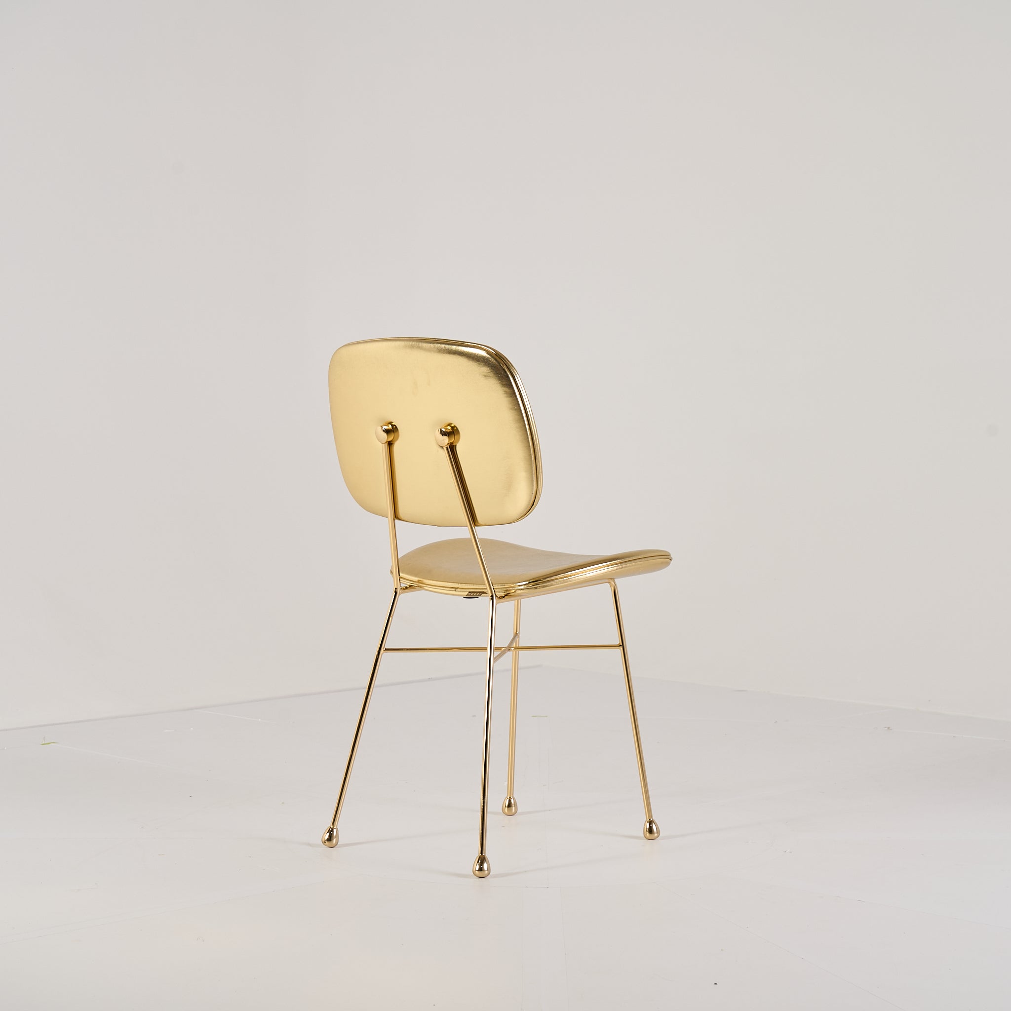 The Golden Chair by Moooi in Gold / Plated with Real Gold | Well Loved – Fair | Shop Now | MO-MOO-8718282340142-149-Hero Image-2