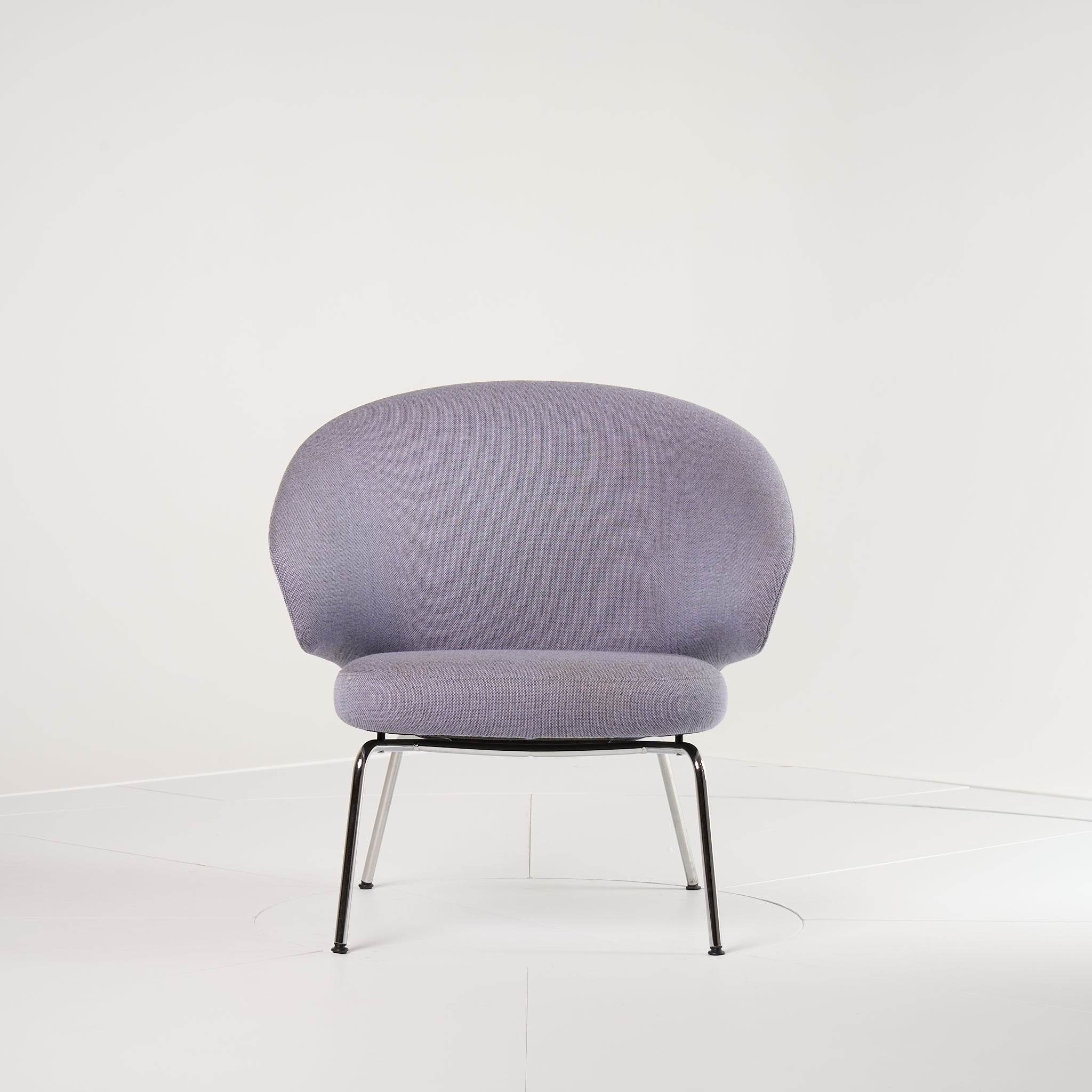 Let Chair by Fritz Hansen in Rewool 0658 / Chrome | Floor Sample – Very Good | Shop Now | MO-FHA-SH210-36-Hero Image-3