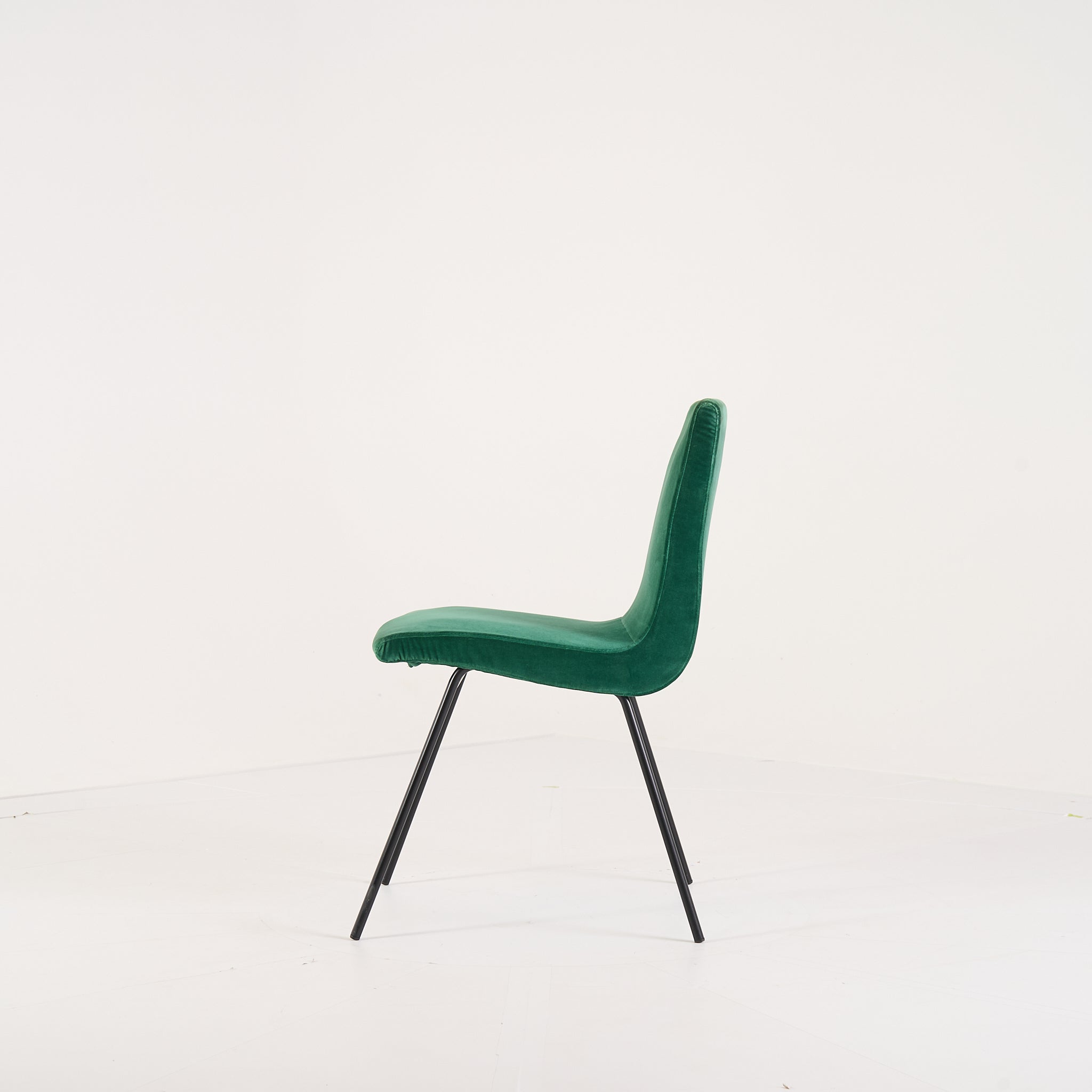 Tv Dining chair by Ligne Roset in Harald Meleze | Well Loved – Fair | Shop Now | MO-LIR-10262000-1208-Hero Image-6