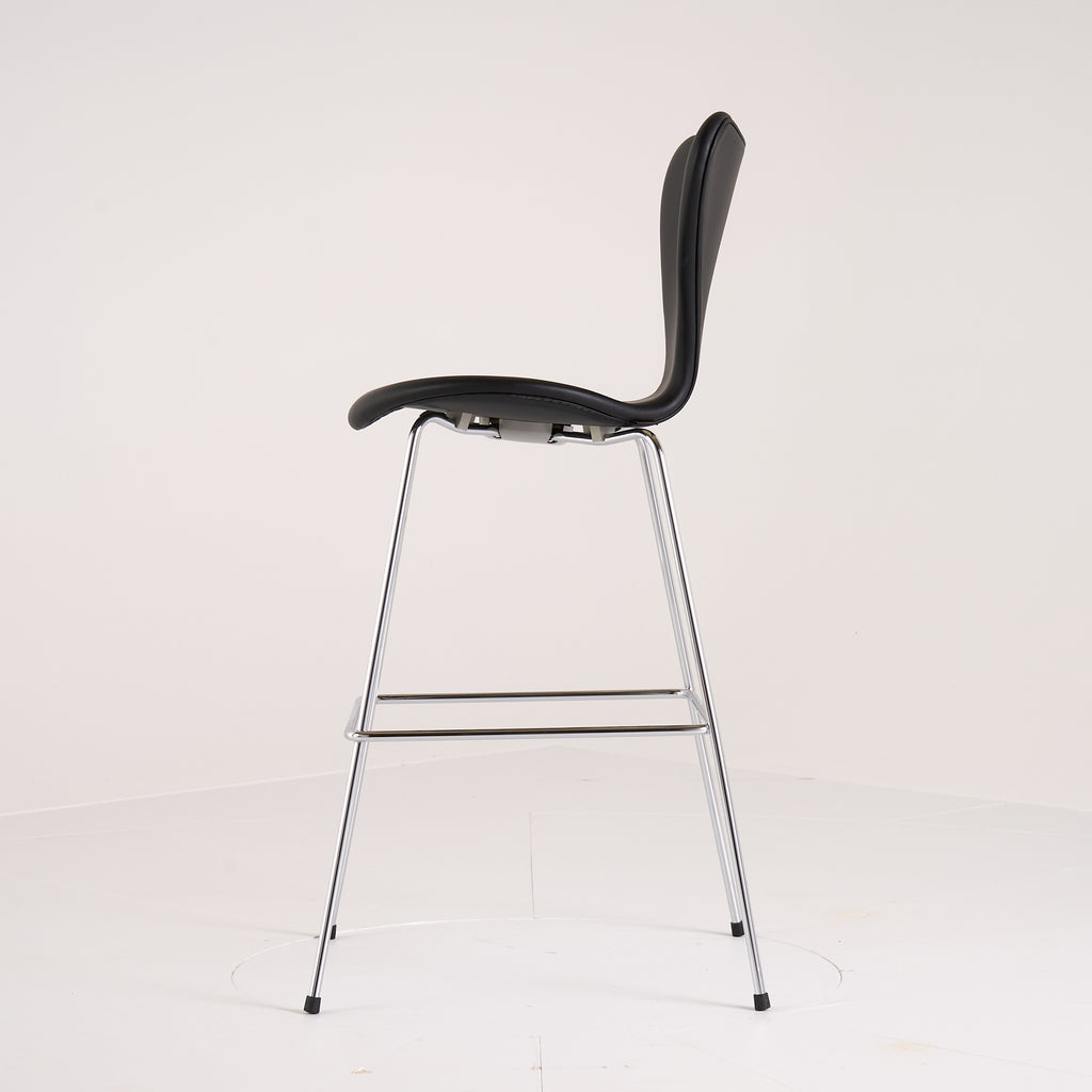 Series 7 Bar Stool by Fritz Hansen in Essential Leather Black / Chrome | Floor Sample – Very Good | Shop Now | MO-FHA-3197-52-Hero Image-6