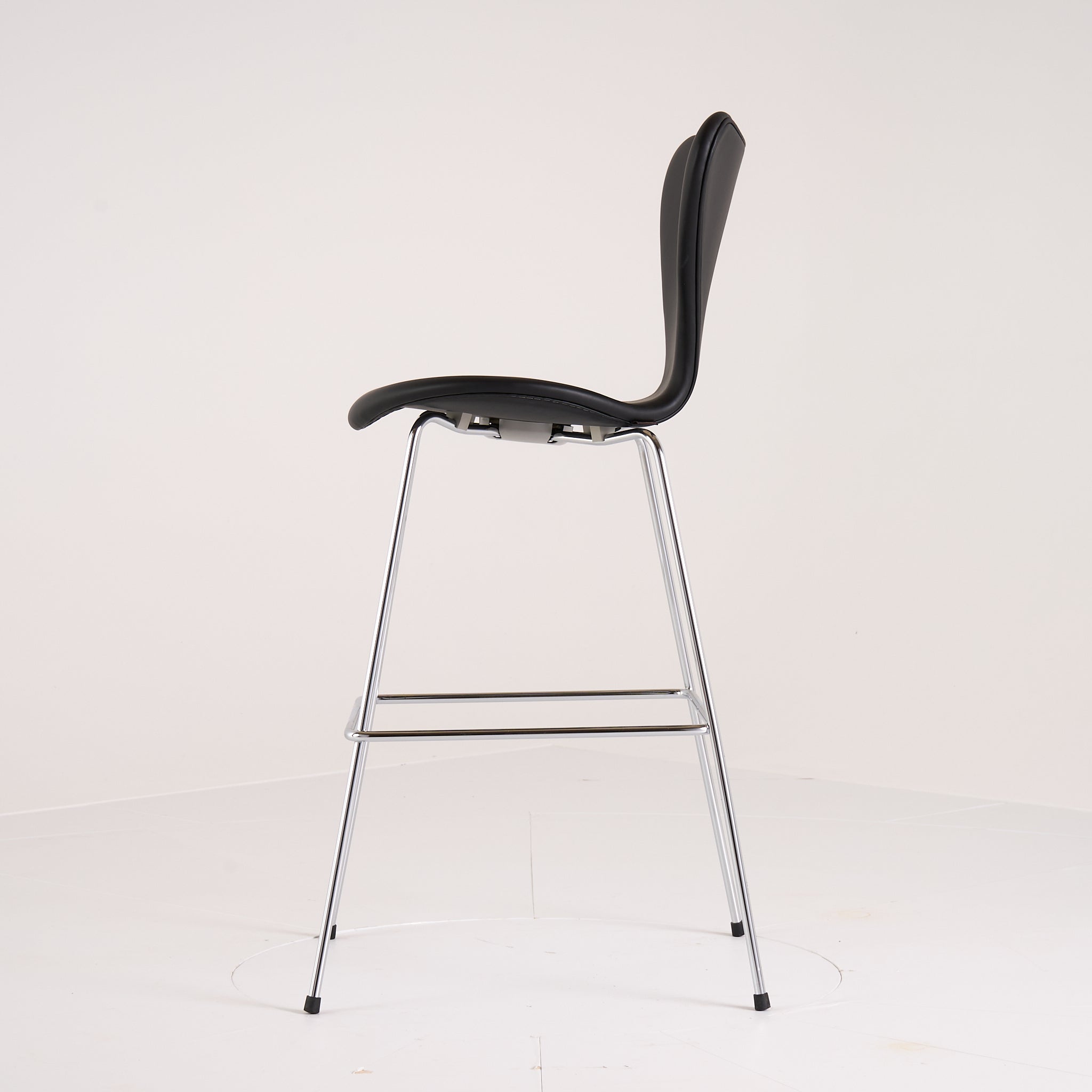 Series 7 Bar Stool by Fritz Hansen in Essential Leather Black / Chrome | Floor Sample – Very Good | Shop Now | MO-FHA-3197-52-Hero Image-6