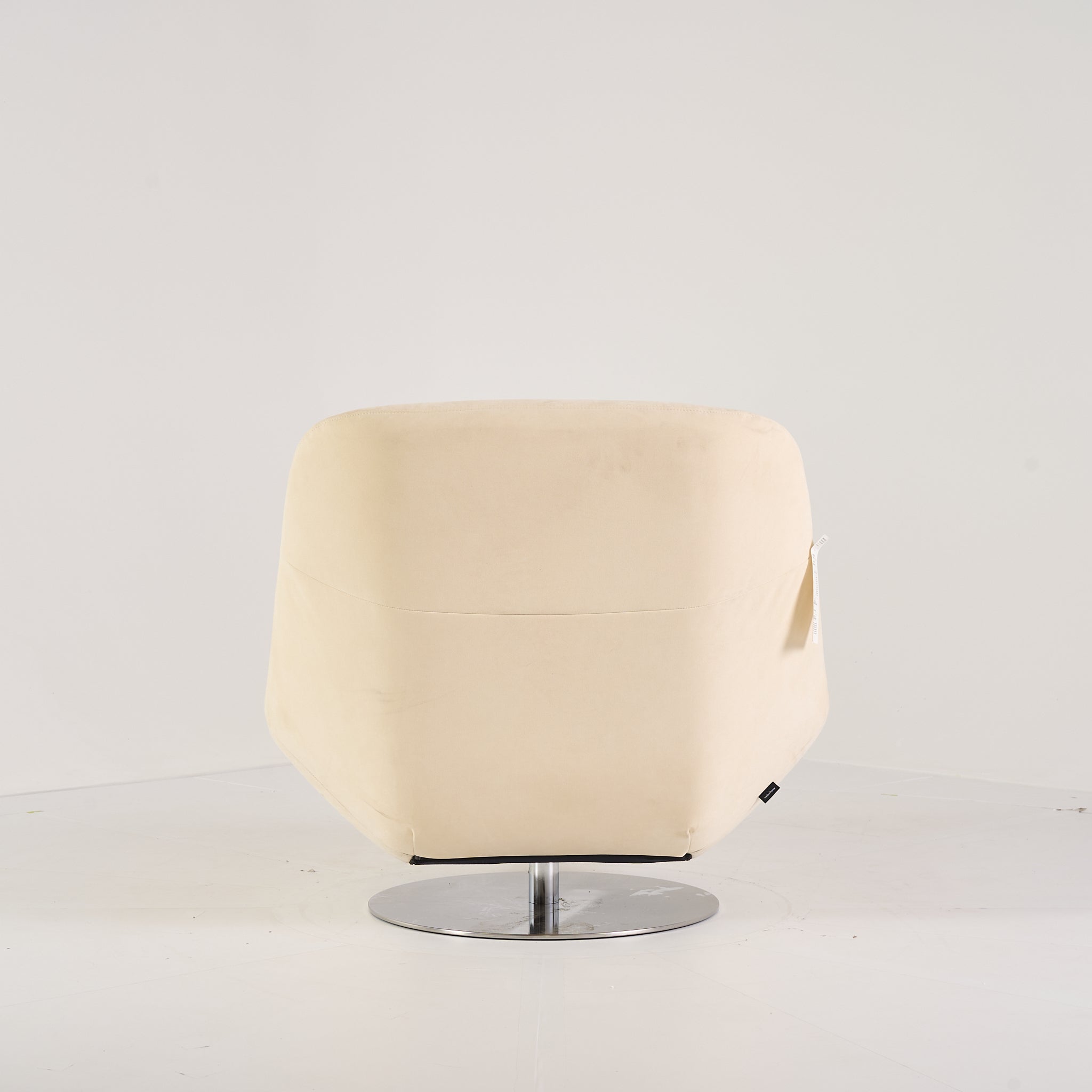 Manarola Swivelling Armchair by Ligne Roset in Alcantara Eggshell | Project Piece – As-Is | Shop Now | MO-LIR-14090200-1198-Hero Image-5