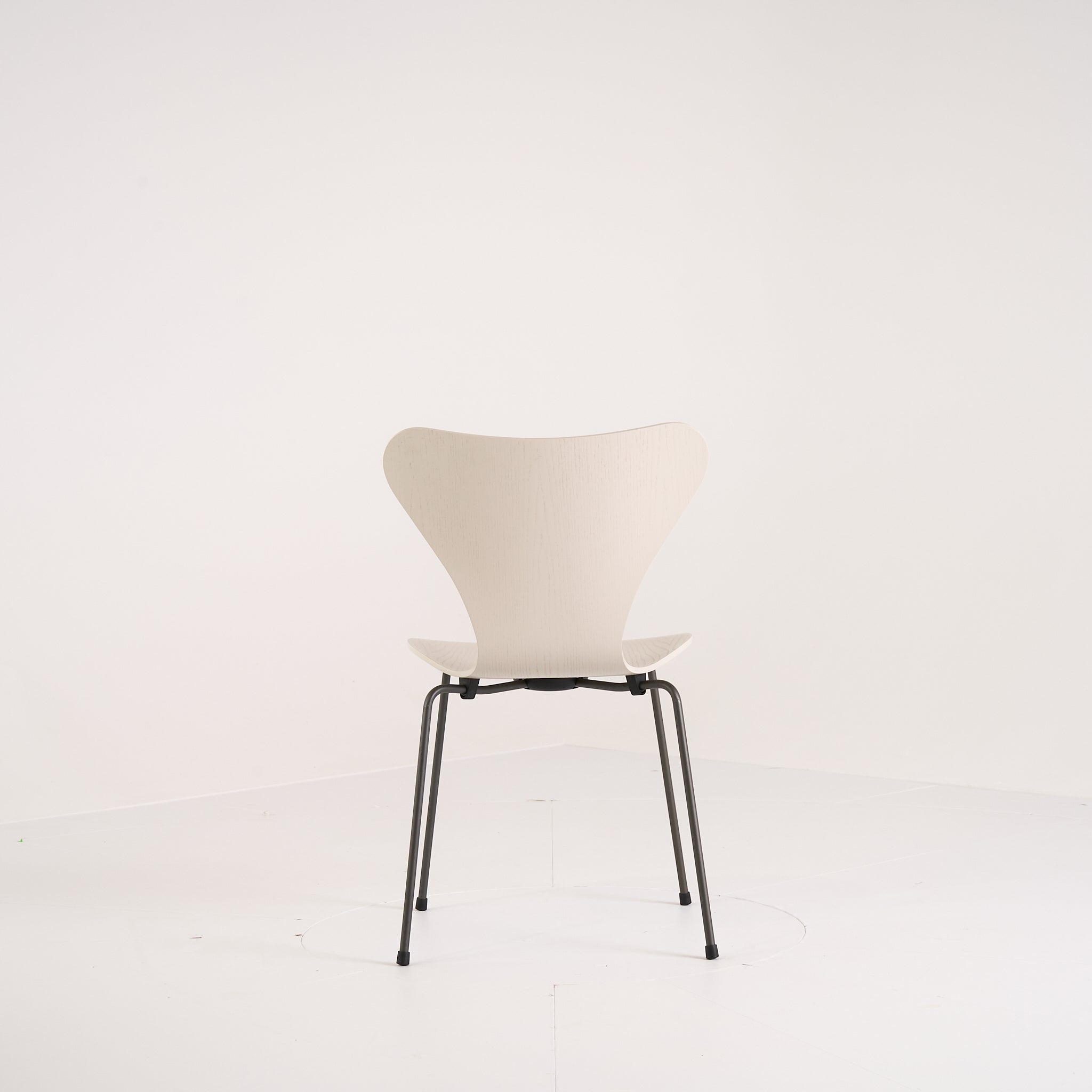 Series 7 Chair by Fritz Hansen in Light Beige Ash / Brown Bronze | Gently Used – Good | Shop Now | MO-FHA-3107-66-Hero Image-3