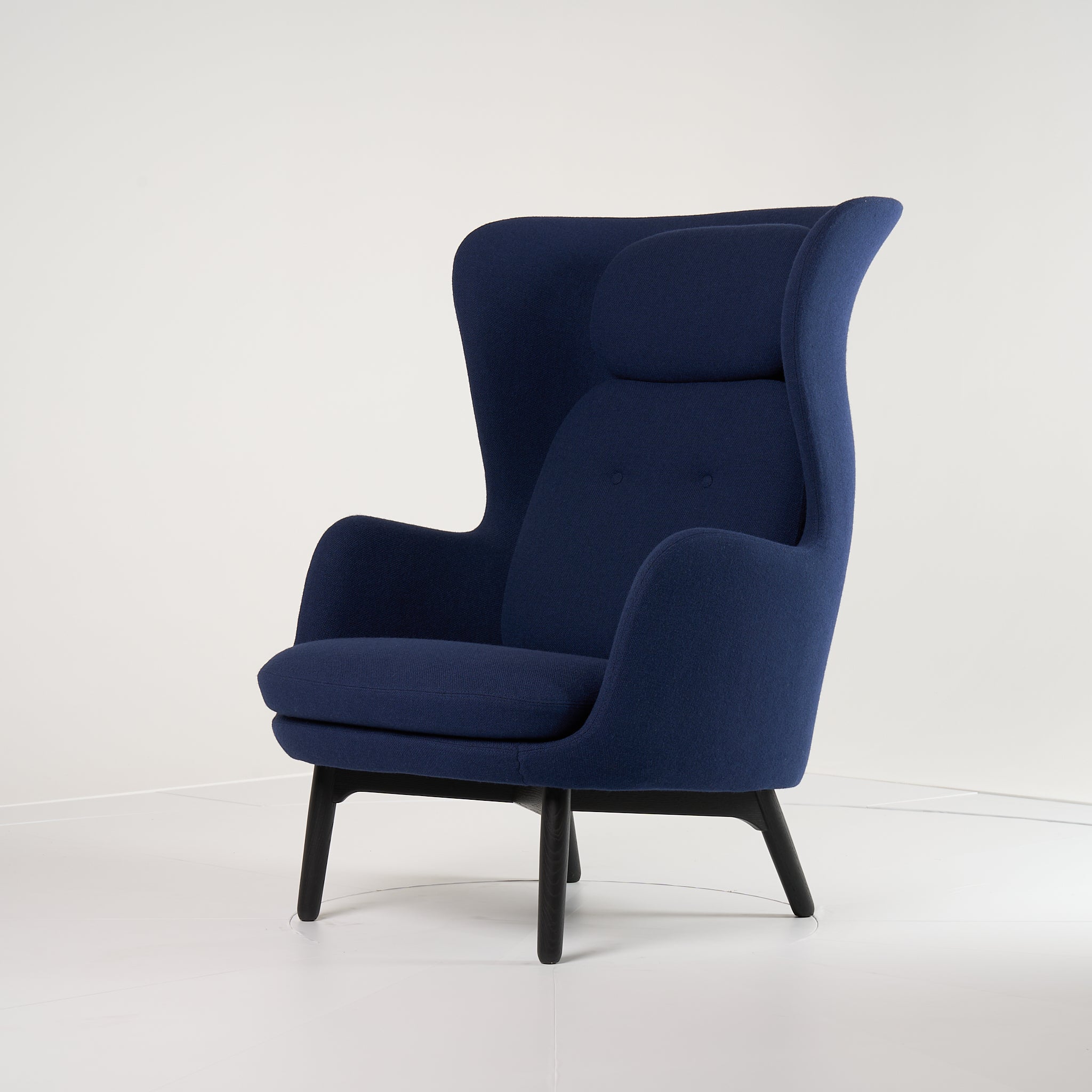 Ro Chair by Fritz Hansen in Hallingdal Royal Blue (764) / Oak Black | Open Box – Excellent | Shop Now | MO-FHA-JH2SF-39-Hero Image-2