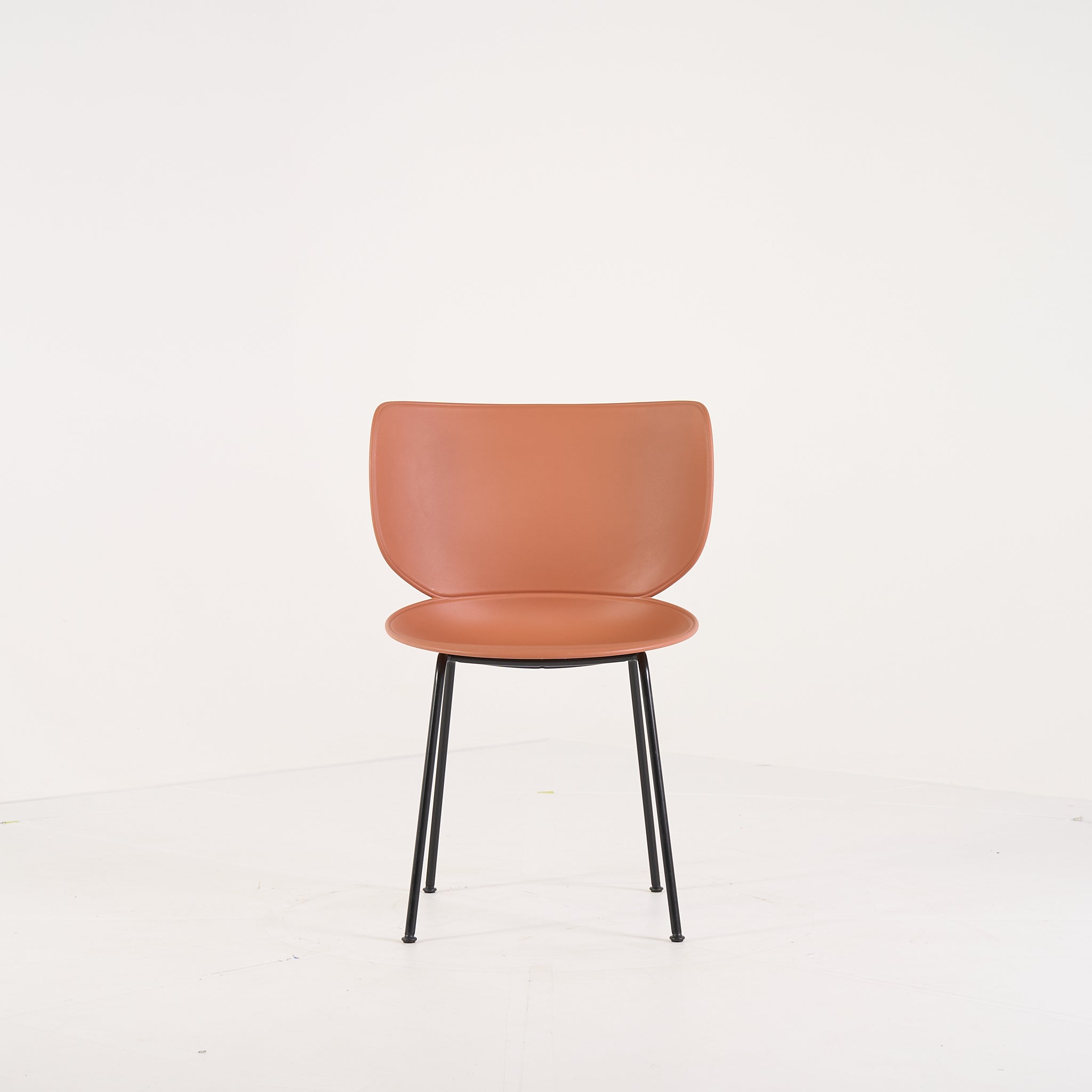 Hana Chair Un-Upholstered by Moooi in Terracotta Non-Stackable Black | Gently Used – Good | Shop Now | MO-MOO-8718282386935-1430-Hero Image-1