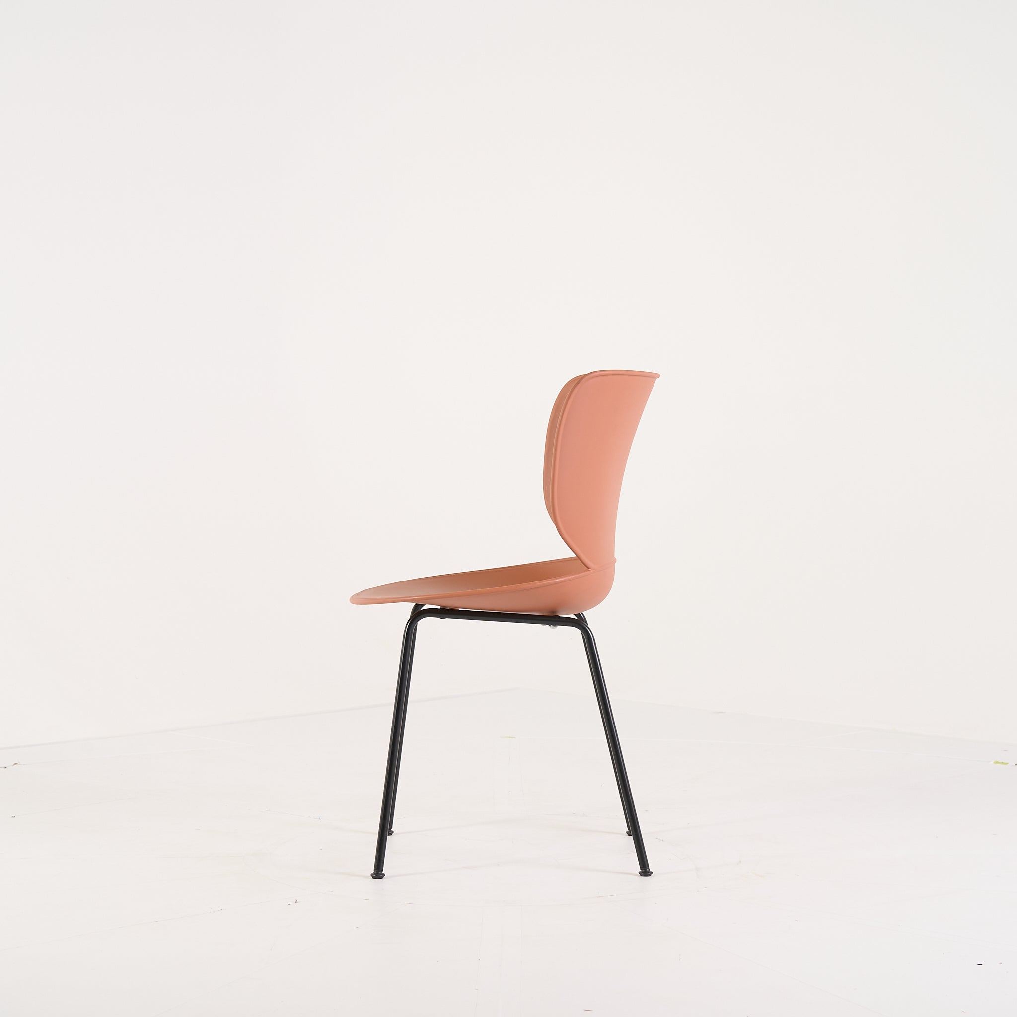 Hana Chair Un-Upholstered by Moooi in Terracotta Non-Stackable Black | Gently Used – Good | Shop Now | MO-MOO-8718282386935-1430-Hero Image-6