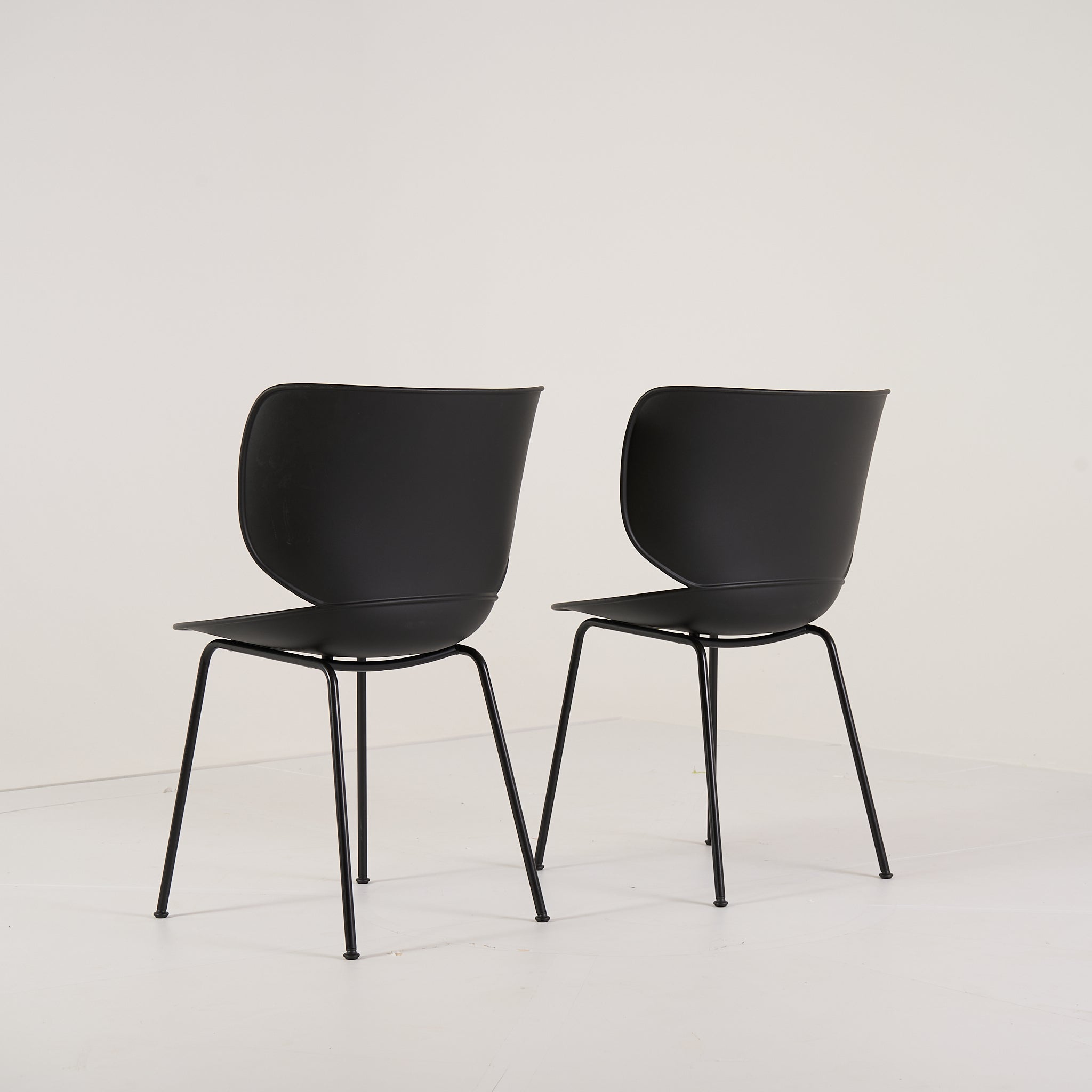 Hana Chairs Unupholstered Set of 2 by Moooi in Black, Non-Stacking | Gently Used – Good | Shop Now | MO-MOO-8718282380278-1248-Hero Image-1