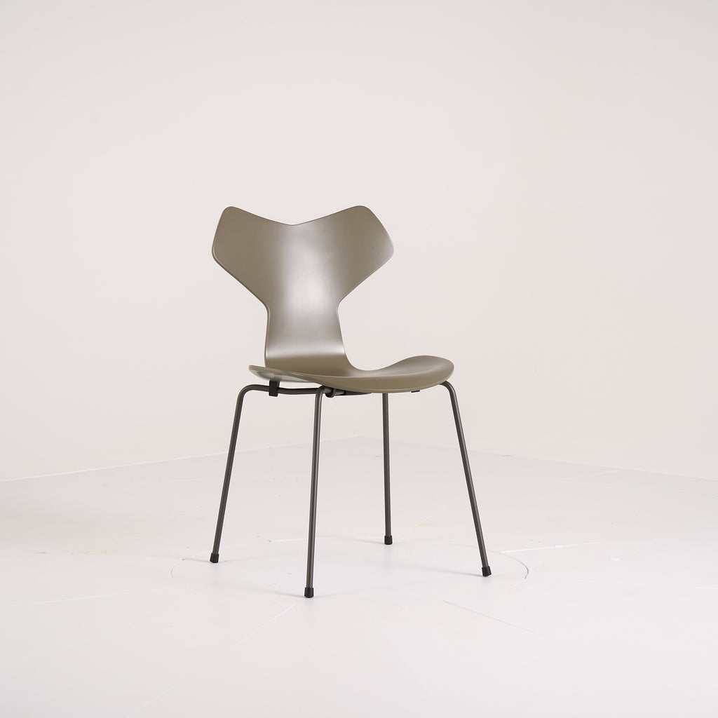 Grand Prix Chair by Fritz Hansen in Olive Green Lacquer / Warm Graphite | Floor Sample – Very Good | Shop Now | MO-FHA-3130-49-Hero Image-2