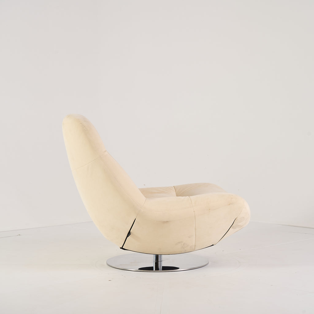 Manarola Swivelling Armchair by Ligne Roset in Alcantara Eggshell | Project Piece – As-Is | Shop Now | MO-LIR-14090200-1421-Hero Image-3