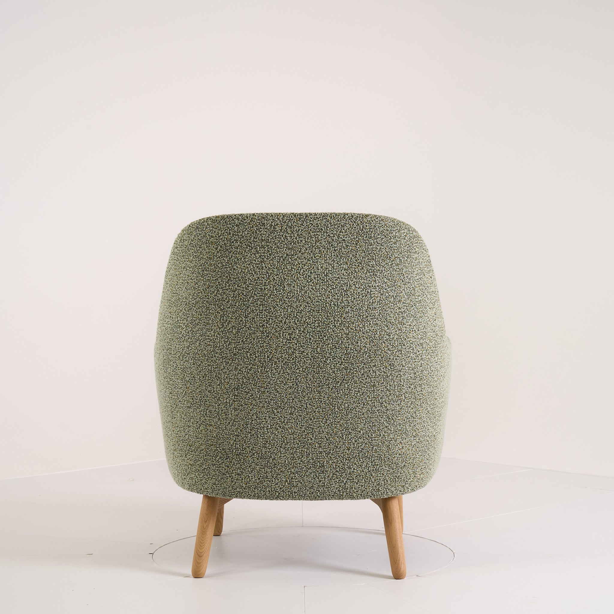 Fri Chair by Fritz Hansen in Knoll Looped In Ivy / Oak | Open Box – Excellent | Shop Now | MO-FHA-JH4-42-Hero Image-7