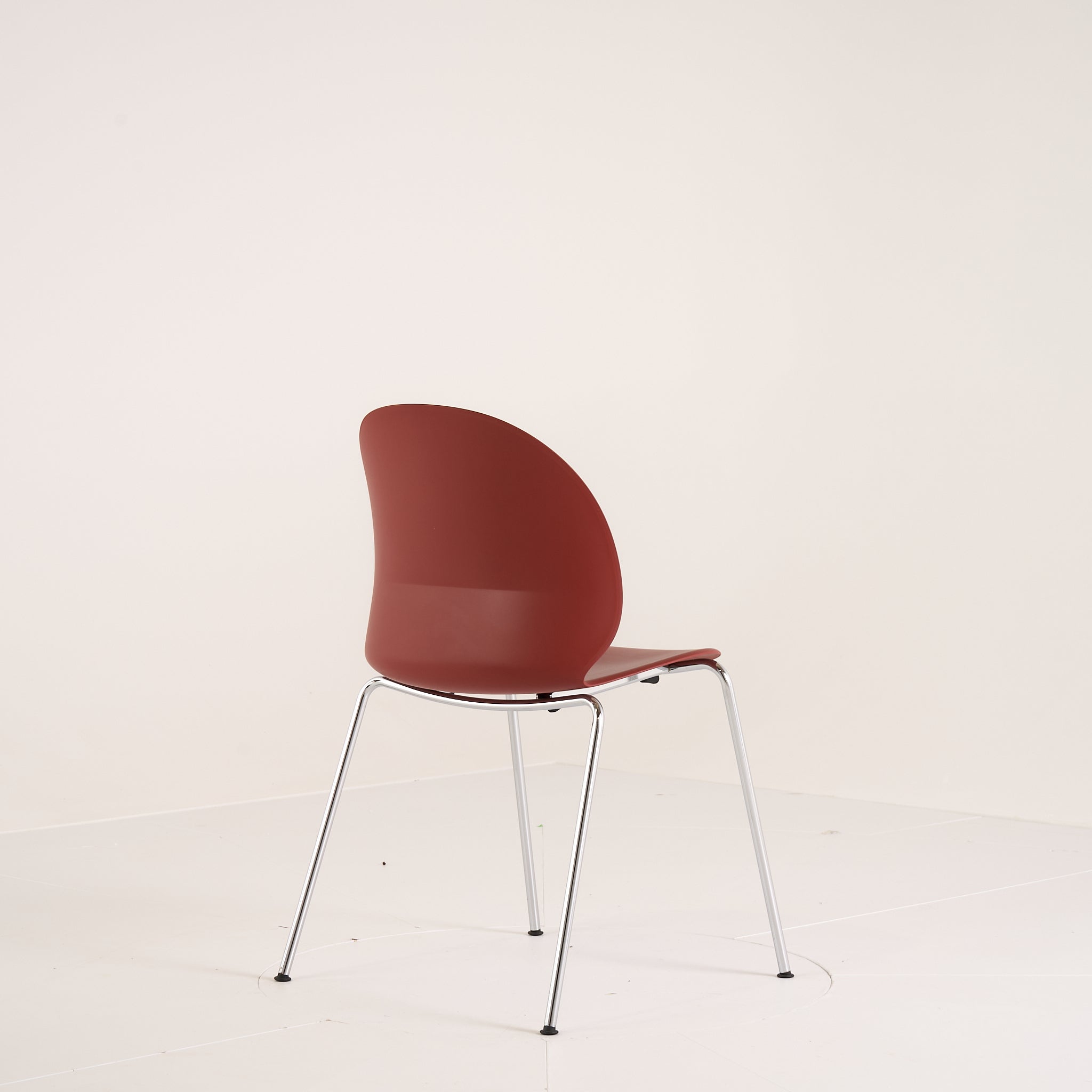 Recycle Chair by Fritz Hansen in Dark Red / Chrome | Gently Used – Good | Shop Now | MO-FHA-N02_10_Chair-89-Hero Image-1