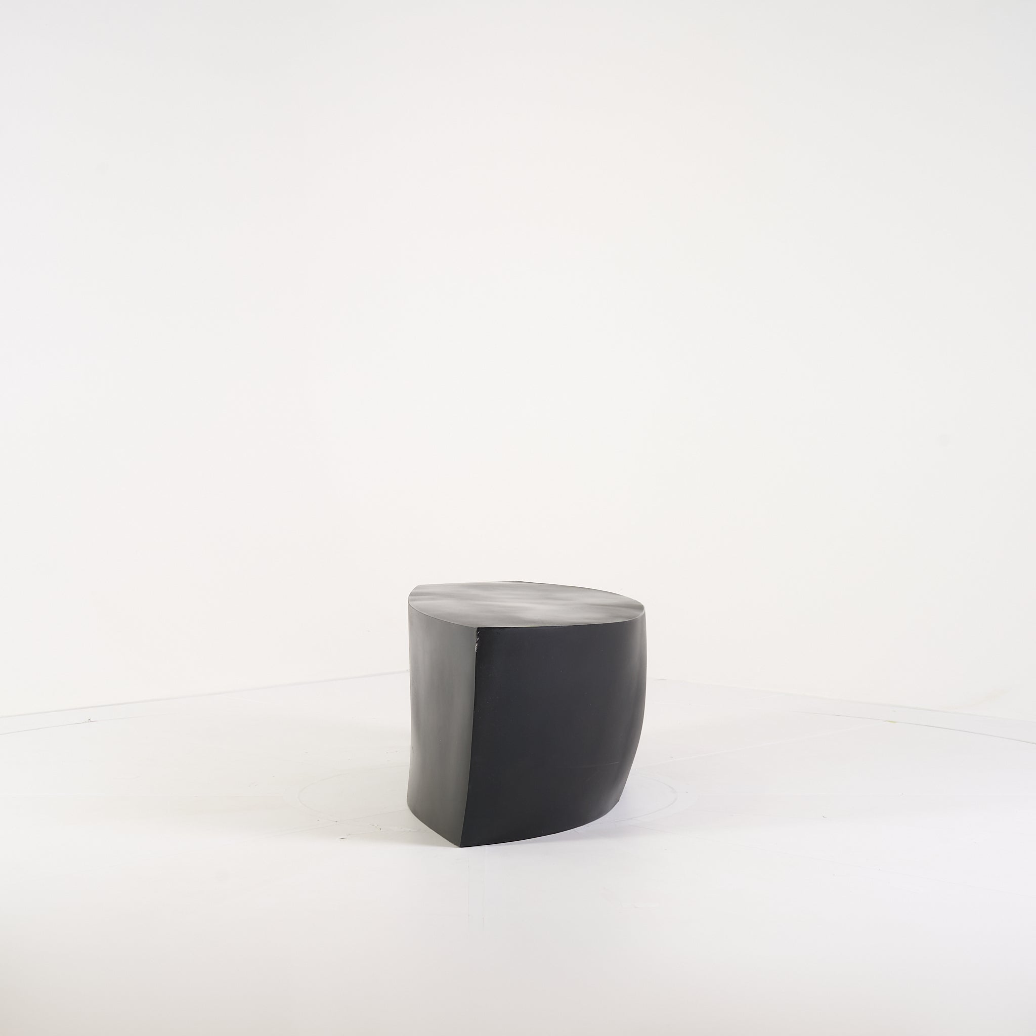 Gehry Bench by Heller in Black | Well Loved – Fair | Shop Now | MO-HLR-1018_06-1386-Hero Image-3
