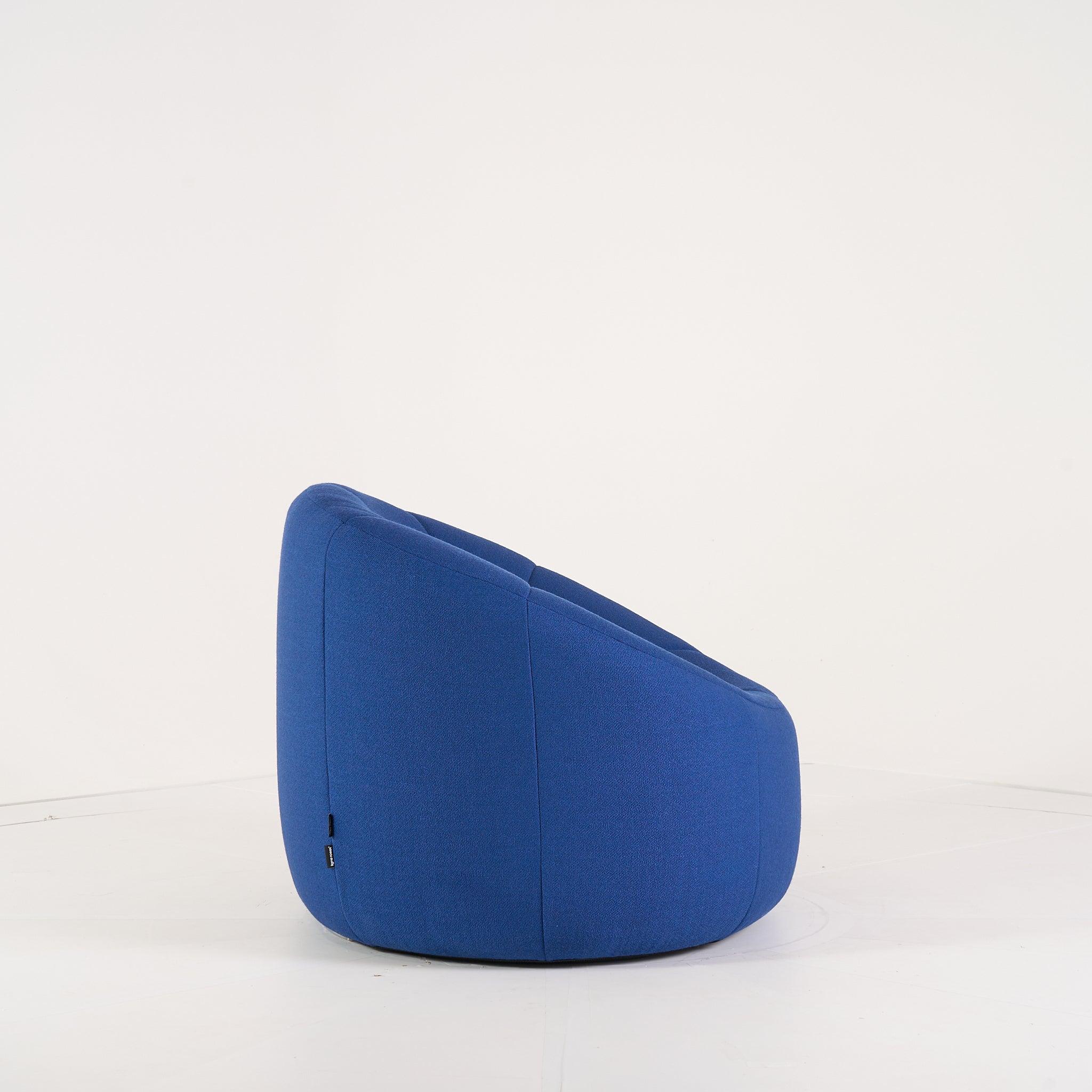 Pumpkin Armchair by Ligne Roset in Vidar Outremer | Gently Used – Good | Shop Now | MO-LIR-14110105-1189-Hero Image-3