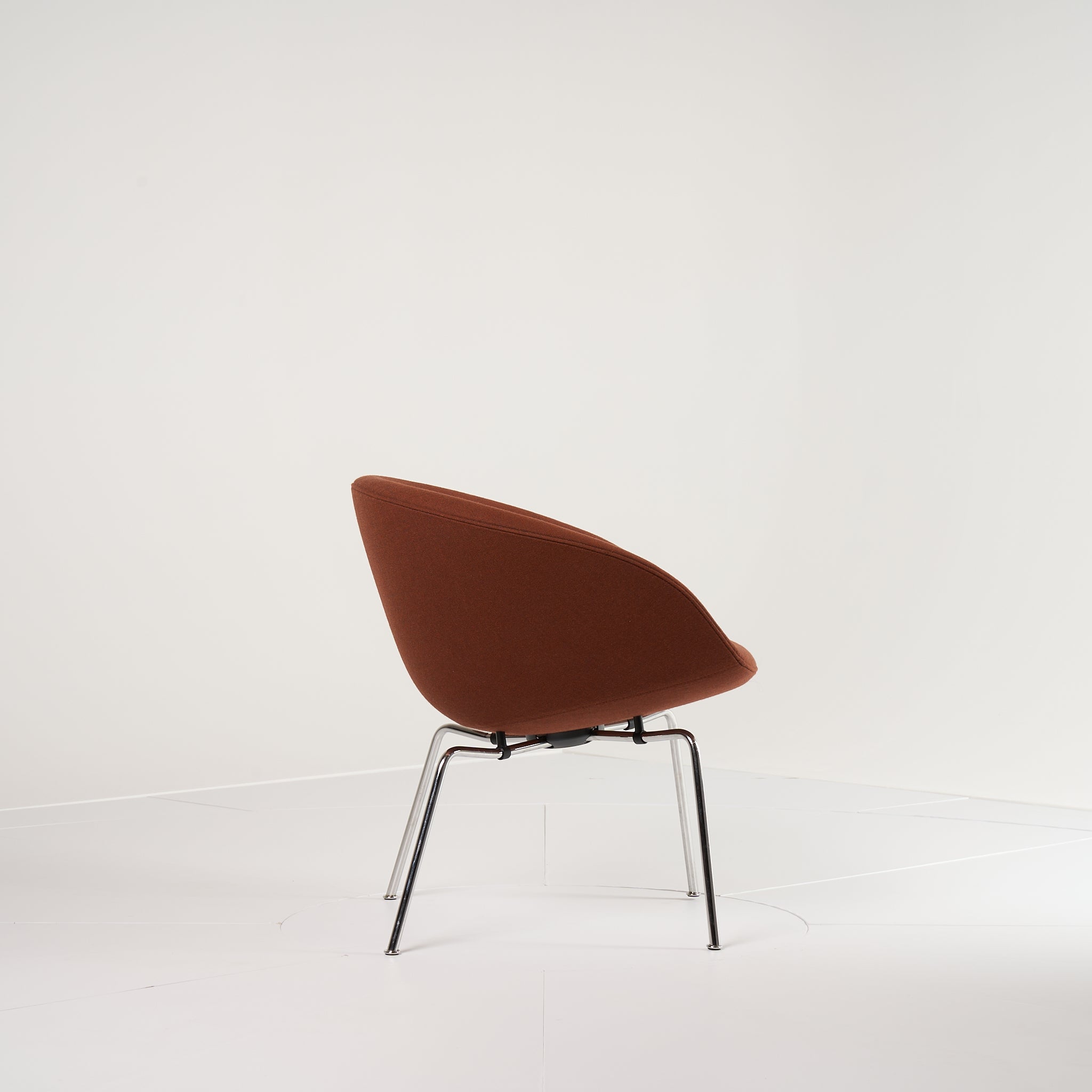 Pot Chair by Fritz Hansen in Christianshavn 1134 (Dark Orange) / Chrome | Floor Sample – Very Good | Shop Now | MO-FHA-3118-32-Hero Image-4