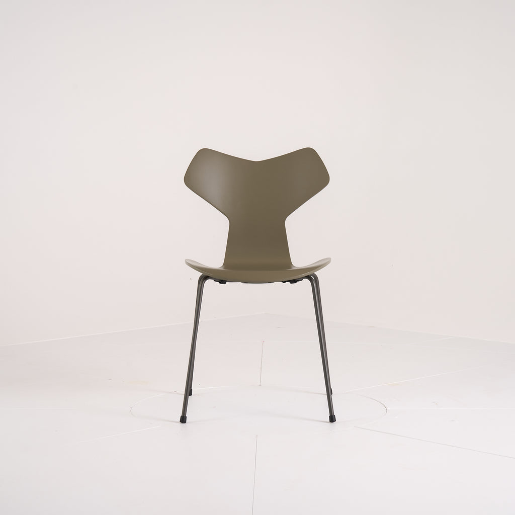 Grand Prix Chair by Fritz Hansen in Olive Green Lacquer / Warm Graphite | Floor Sample – Very Good | Shop Now | MO-FHA-3130-49-Hero Image-1
