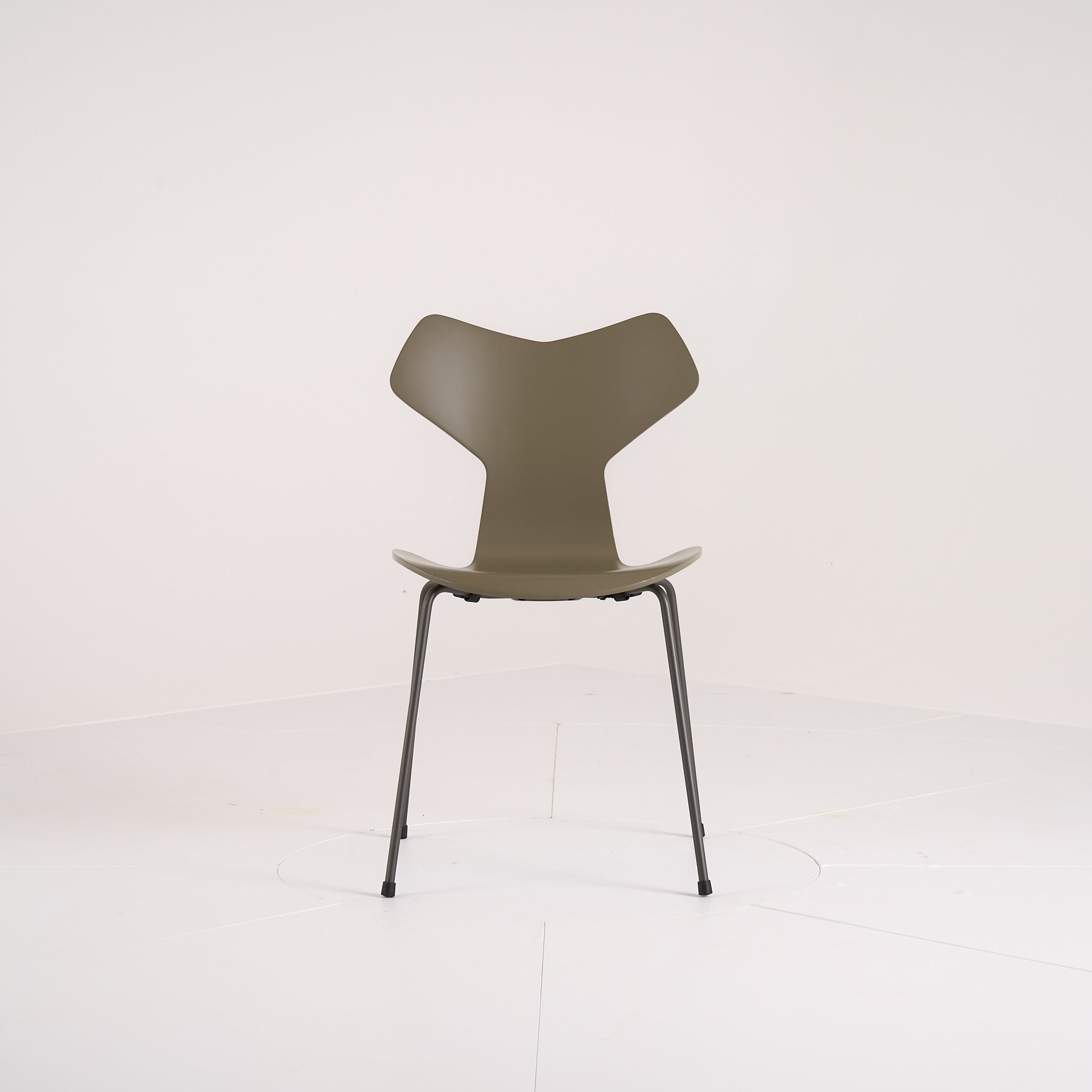 Grand Prix Chair by Fritz Hansen in Olive Green Lacquer / Warm Graphite | Floor Sample – Very Good | Shop Now | MO-FHA-3130-49-Hero Image-1