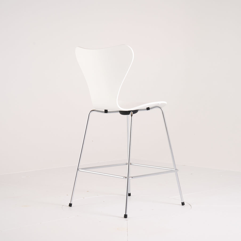 Series 7 Counter Stool by Fritz Hansen in Lacquered White / Chrome | Floor Sample – Very Good | Shop Now | MO-FHA-3187-54-Hero Image-6