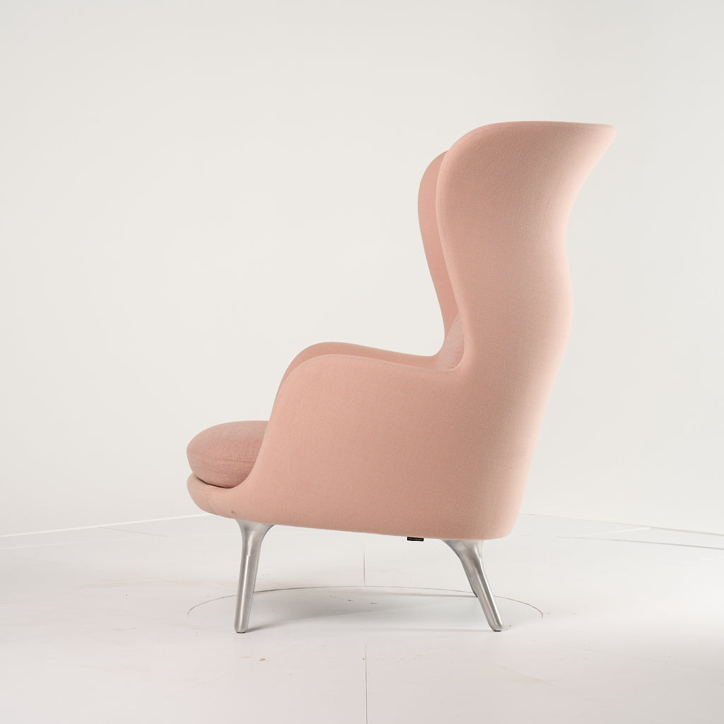 Ro Chair by Fritz Hansen in Christianshavn 1130 / Brushed Aluminum | Open Box – Excellent | Shop Now | MO-FHA-JH1-40-Hero Image-4