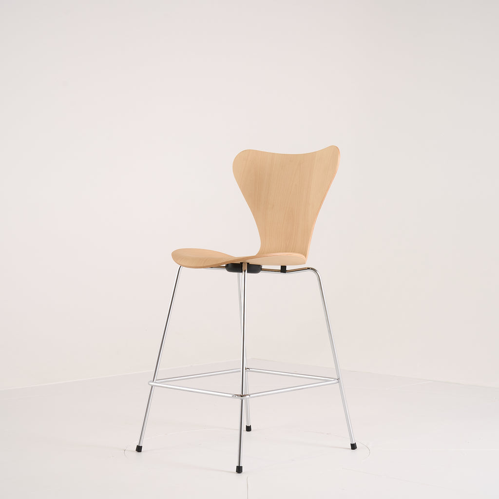 Series 7 Counter Stool by Fritz Hansen in Beech / Chrome | Floor Sample – Very Good | Shop Now | MO-FHA-3187-53-Hero Image-7