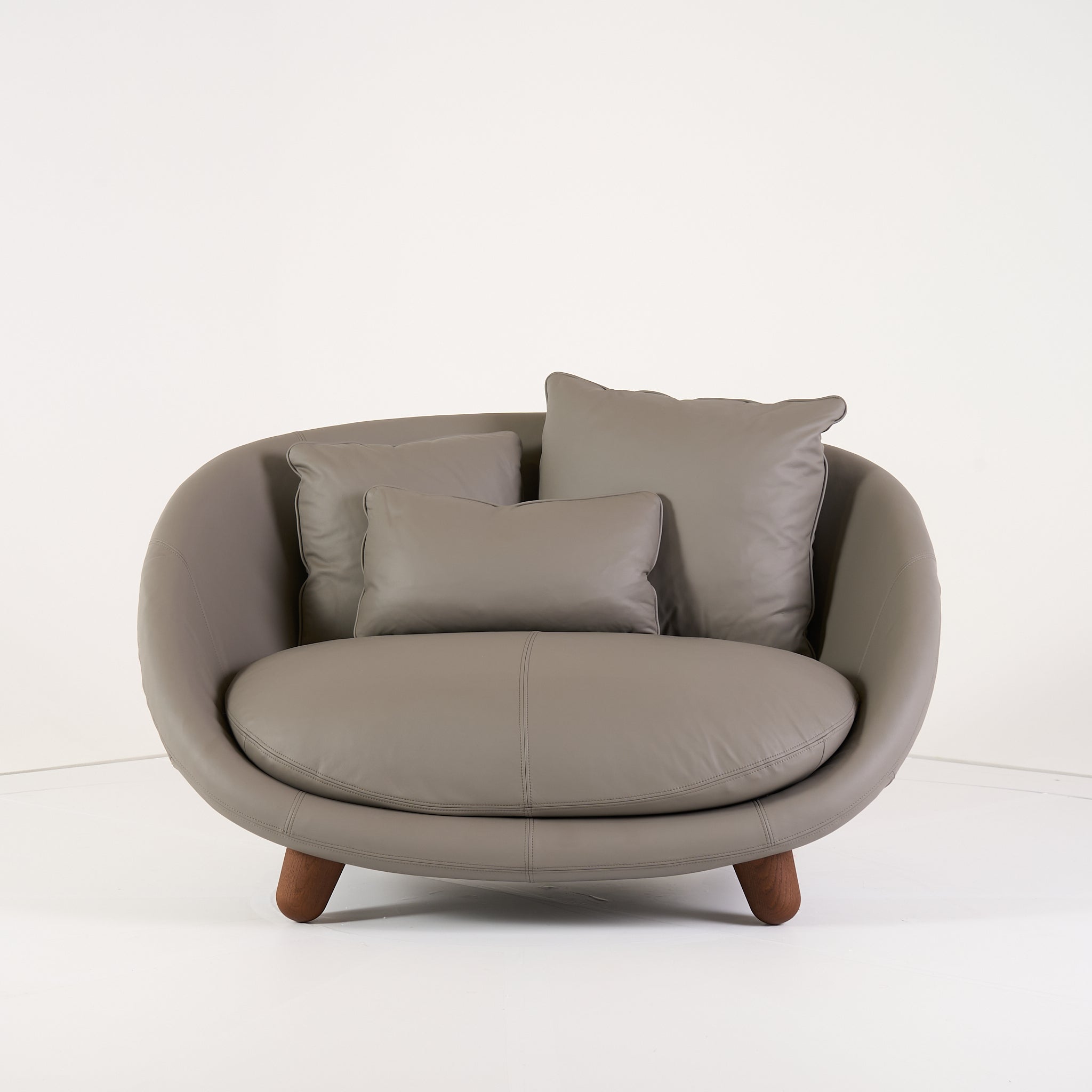 Love Sofa by Moooi in Spectrum Grey 30131, Cinnamon Legs | Floor Sample – Very Good | Shop Now | MO-MOO-8718282783796-175-Hero Image-7