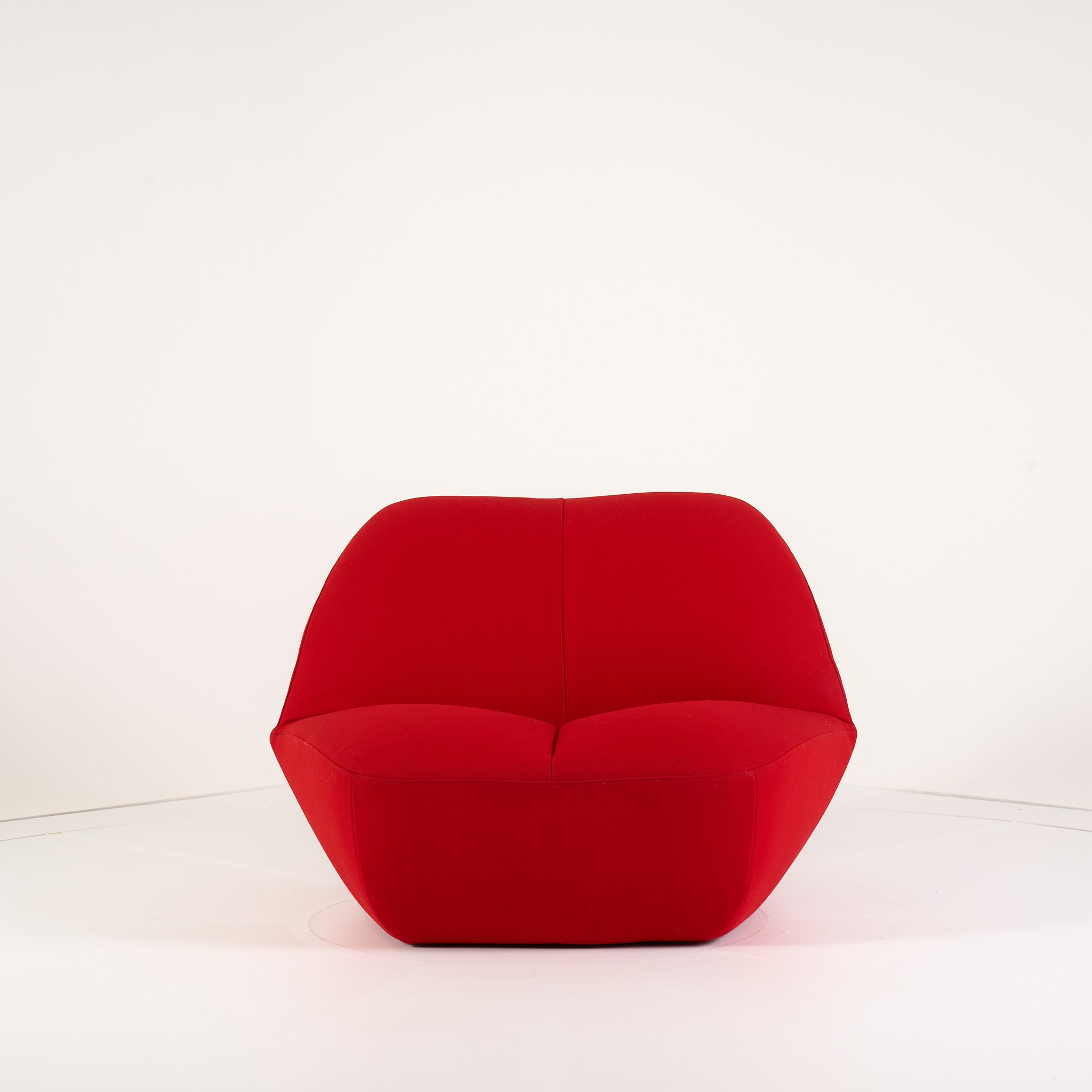 Kisss Lounge Chair by Moooi in Kvadrat Divina 3 Fabric | Gently Used – Good | Shop Now | MO-MOO-8718282779409-163-Hero Image-1
