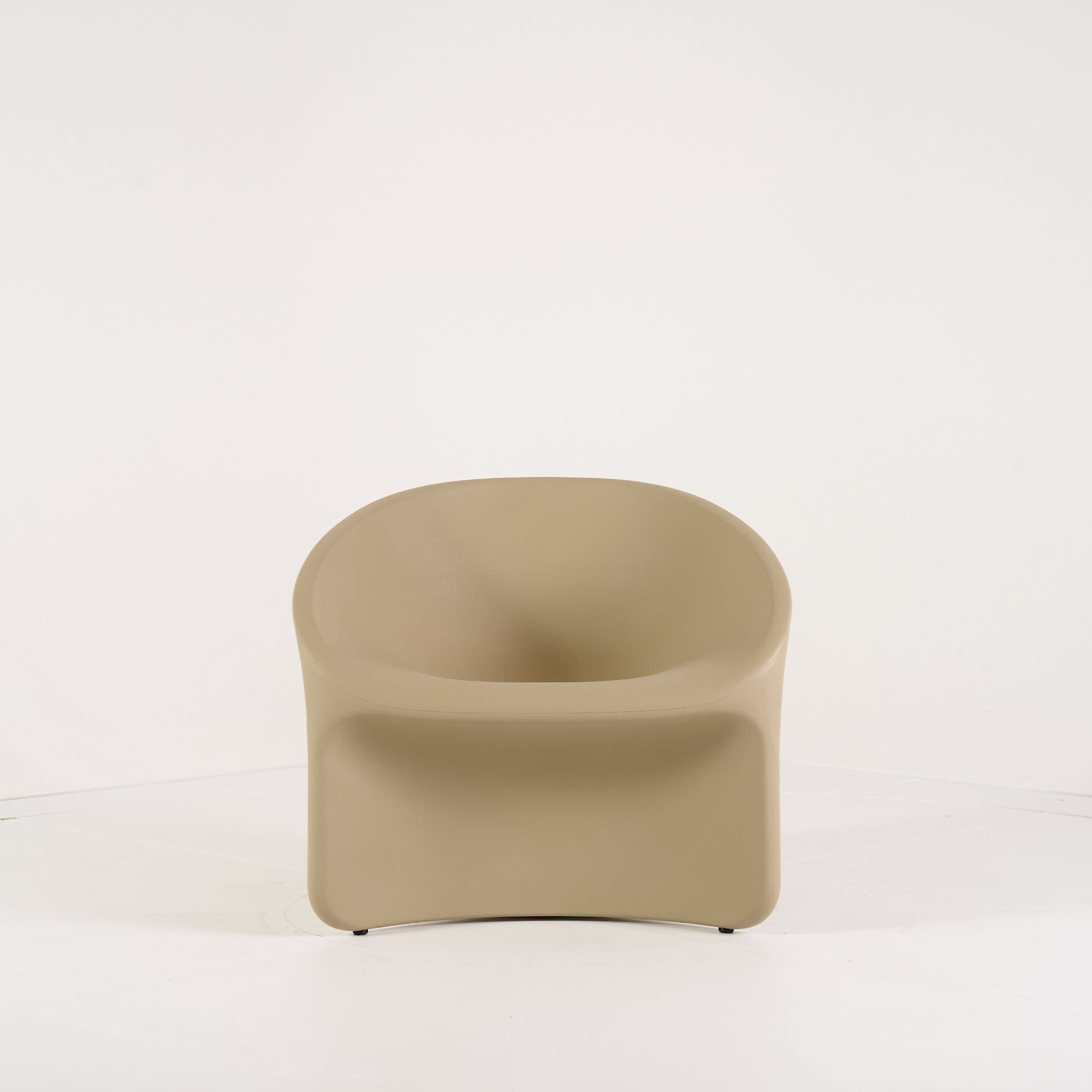 Bluff Chair by Heller in Sand | Open Box – Excellent | Shop Now | MO-HLR-2302_08-1384-Hero Image-1