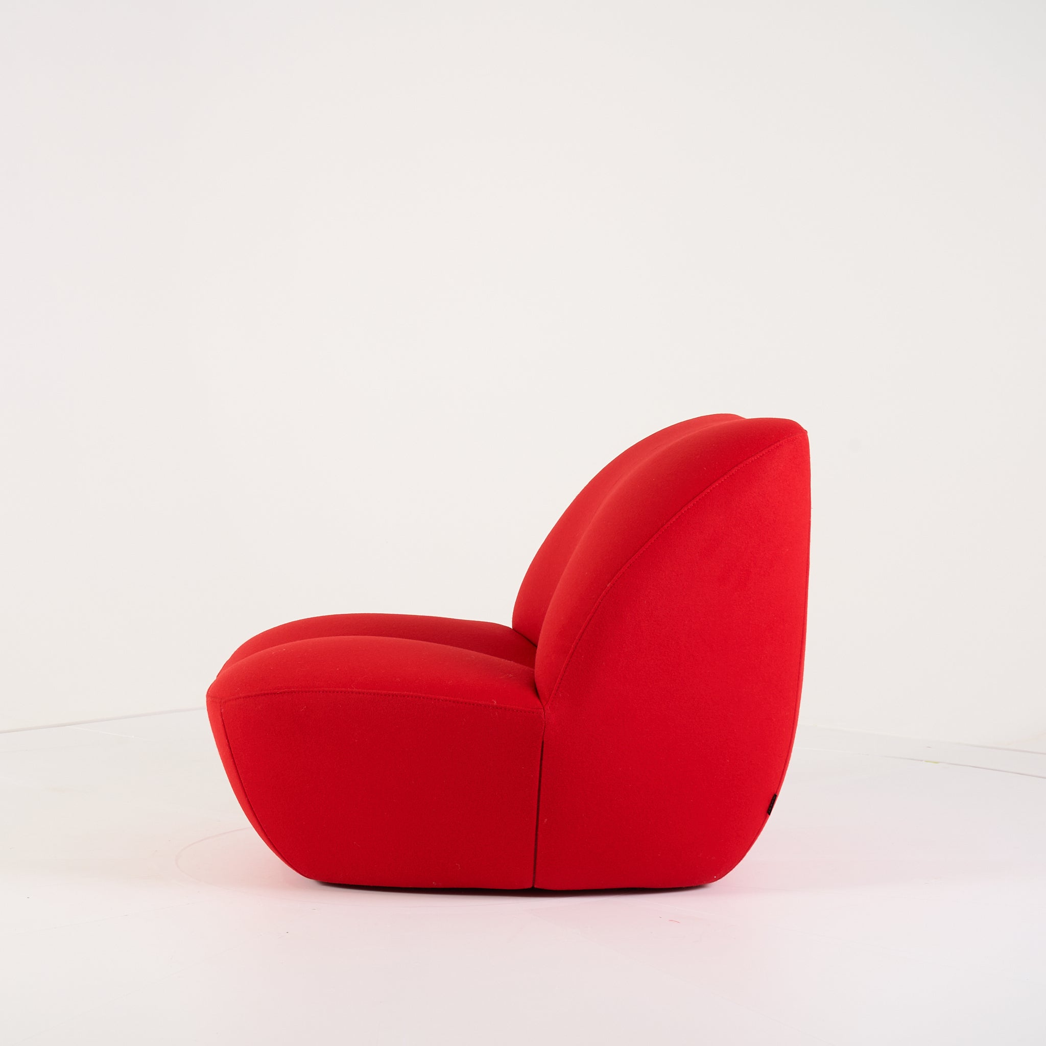 Kisss Lounge Chair by Moooi in Kvadrat Divina 3 Fabric | Gently Used – Good | Shop Now | MO-MOO-8718282779409-1129-Hero Image-7