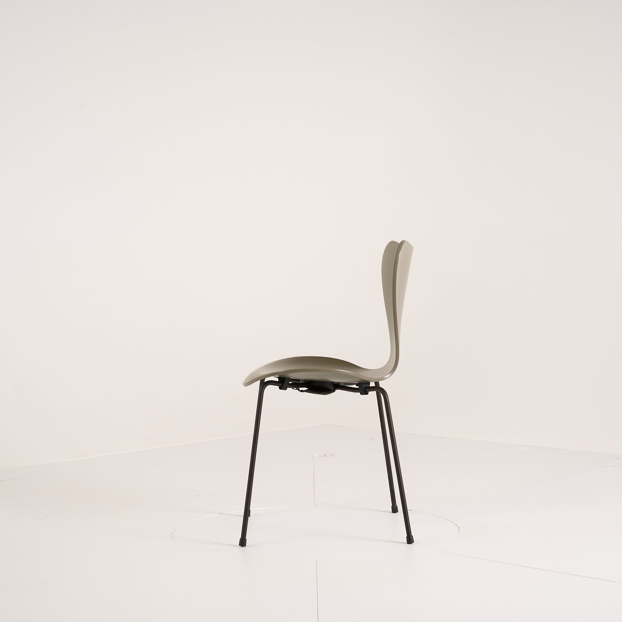 Series 7 Chair by Fritz Hansen in Olive Green Lacquer / Brown Bronze | Gently Used – Good | Shop Now | MO-FHA-3107-65-Hero Image-7