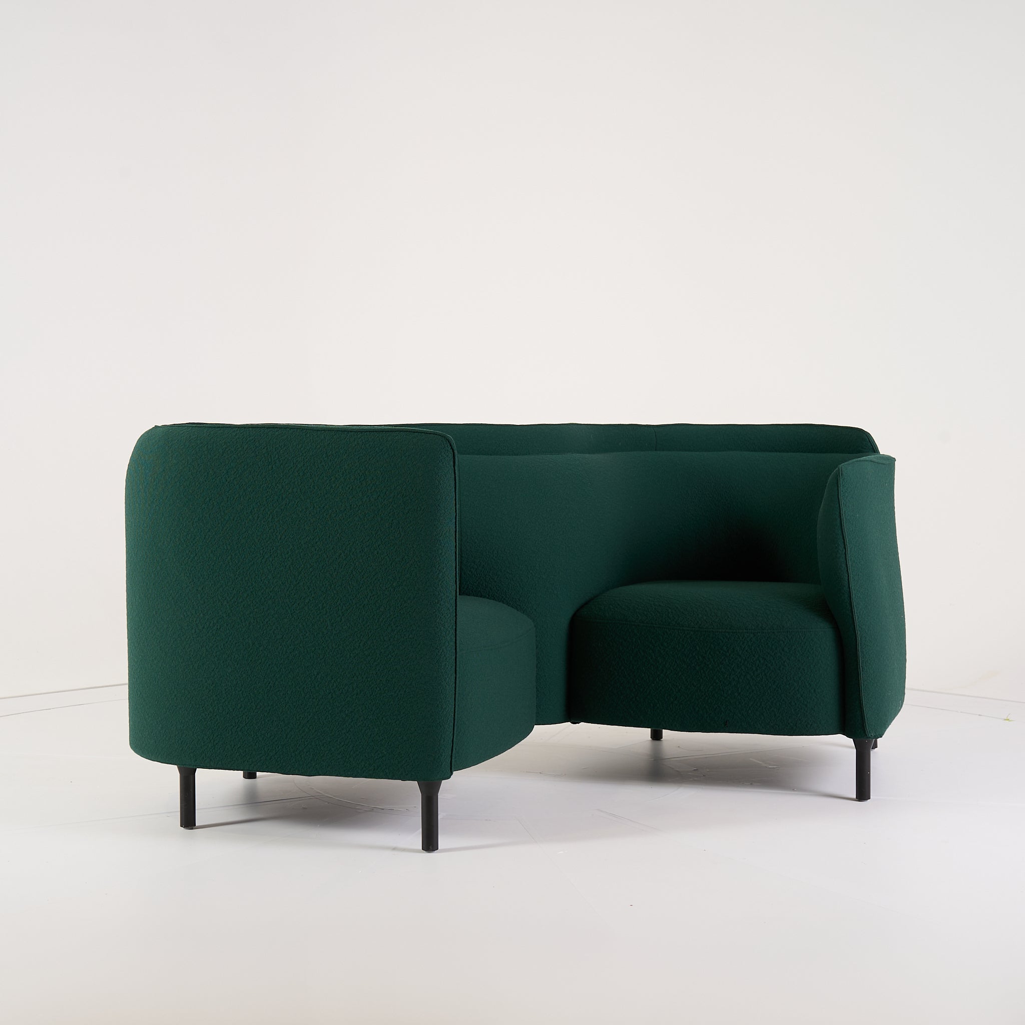 Hémicycle Vis-a-vis seat by Ligne Roset in Maxi Sapin | Well Loved – Fair | Shop Now | MO-LIR-14200600-1211-Hero Image-3
