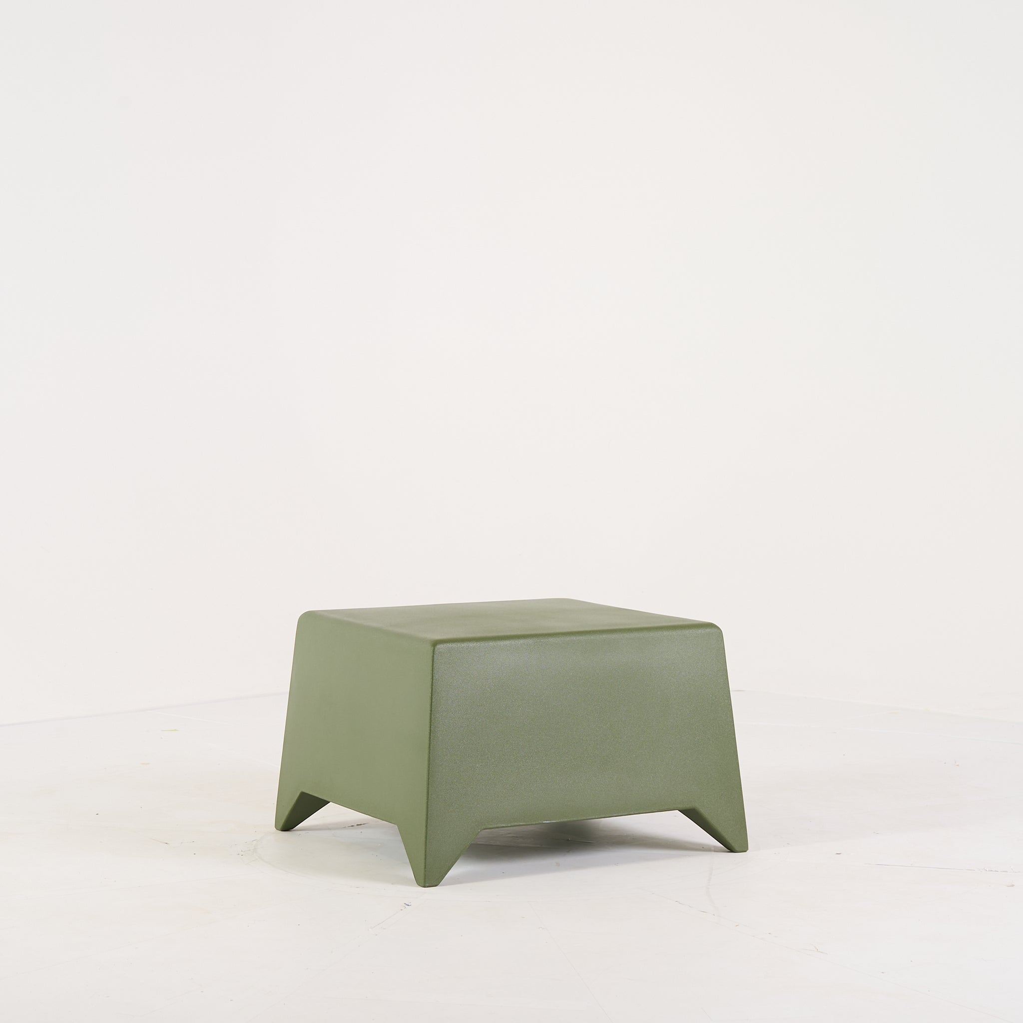 MB5 Table by Heller in Olive (Custom Color) | Open Box – Excellent | Shop Now | MO-HLR-1009_99-1455-Hero Image-7
