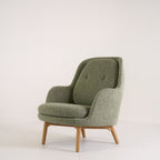 Fri Chair by Fritz Hansen in Knoll Looped In Ivy / Oak | Open Box – Excellent | Shop Now | MO-FHA-JH4-42-Hero Image-1