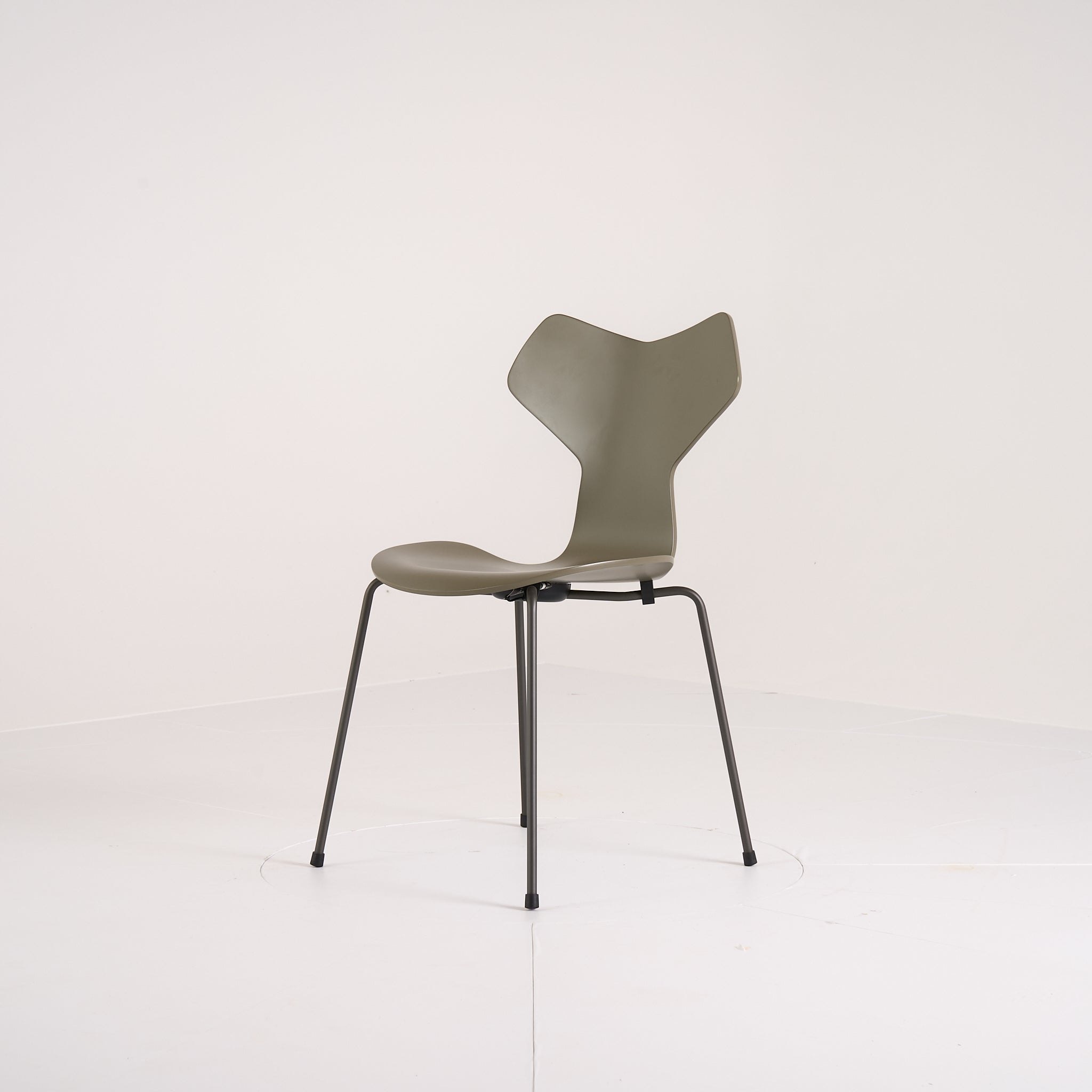 Grand Prix Chair by Fritz Hansen in Olive Green Lacquer / Warm Graphite | Floor Sample – Very Good | Shop Now | MO-FHA-3130-49-Hero Image-7