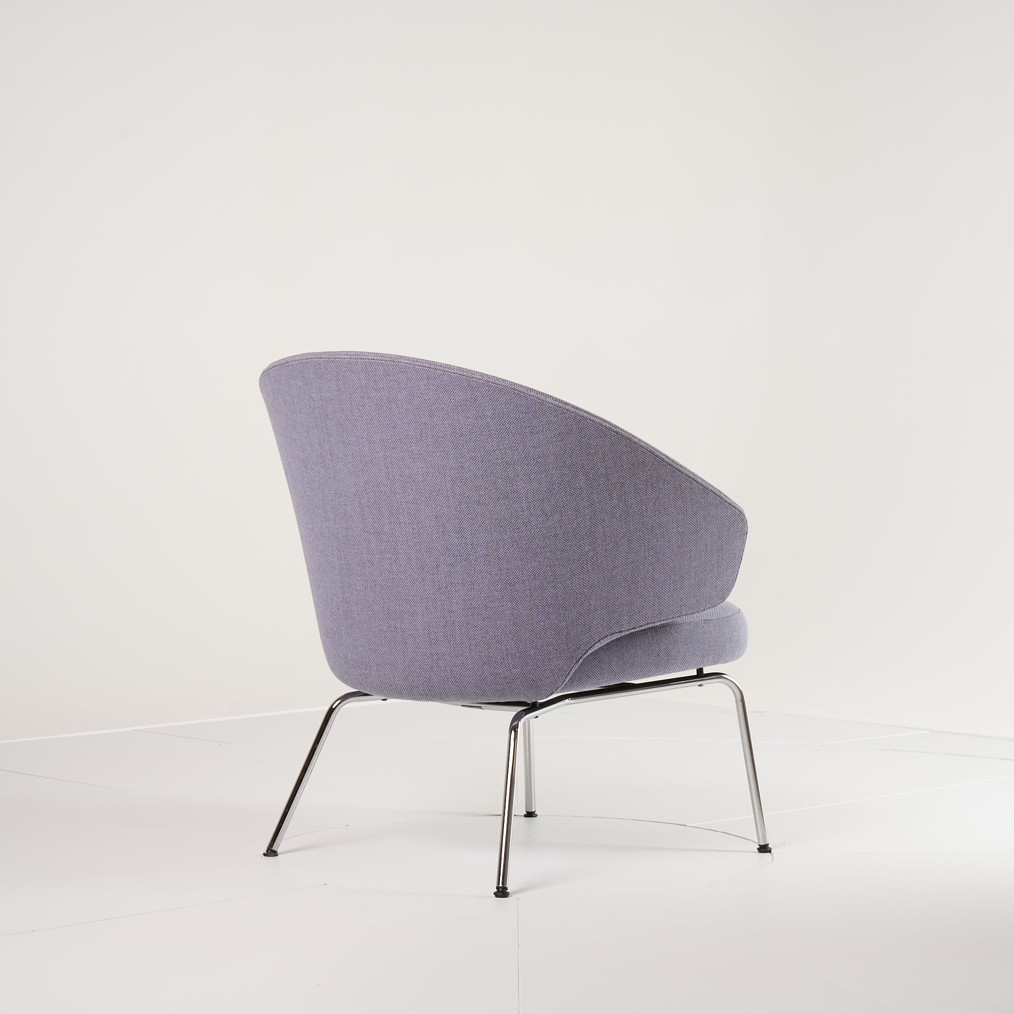 Let Chair by Fritz Hansen in Rewool 0658 / Chrome | Floor Sample – Very Good | Shop Now | MO-FHA-SH210-36-Hero Image-6