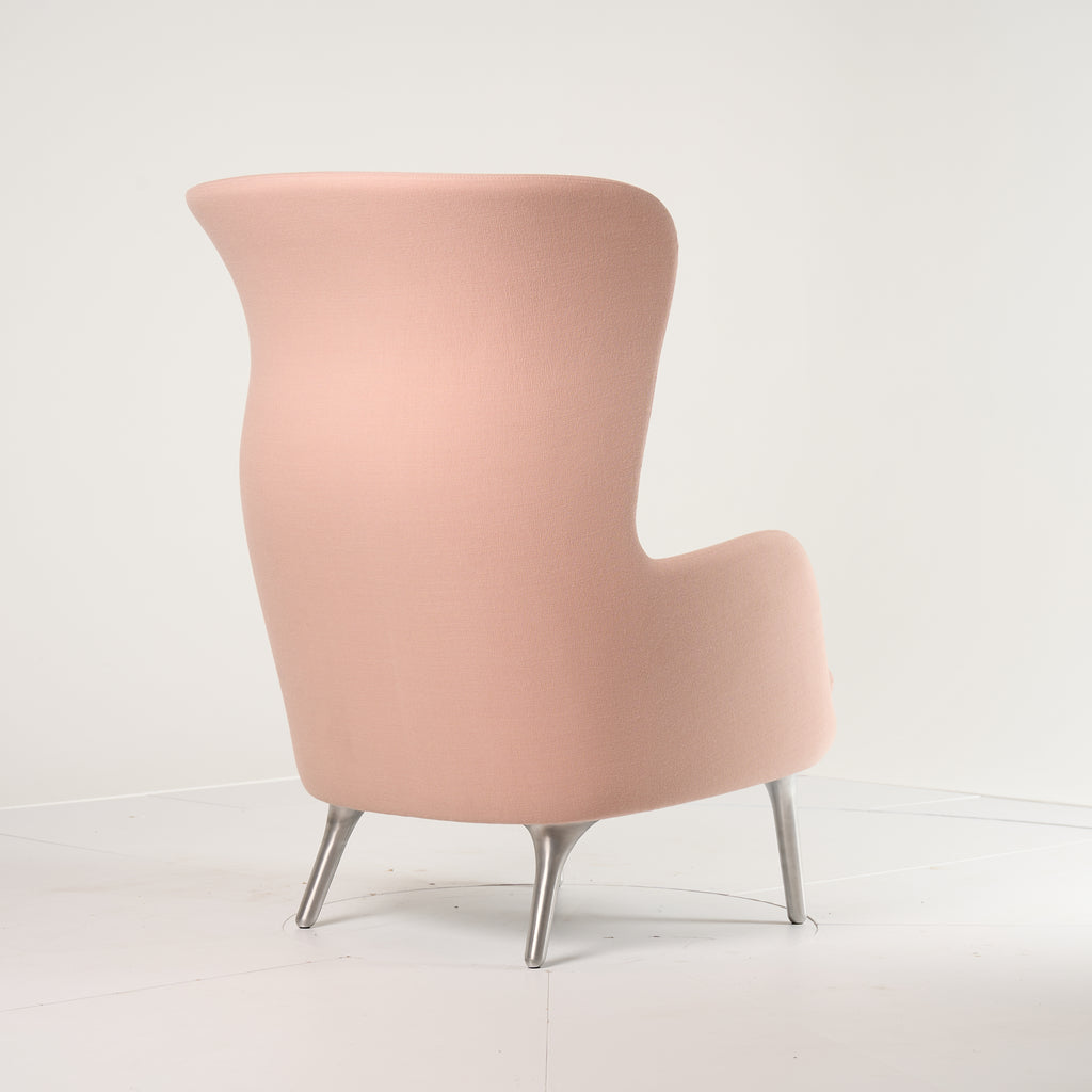 Ro Chair by Fritz Hansen in Christianshavn 1130 / Brushed Aluminum | Open Box – Excellent | Shop Now | MO-FHA-JH1-40-Hero Image-6
