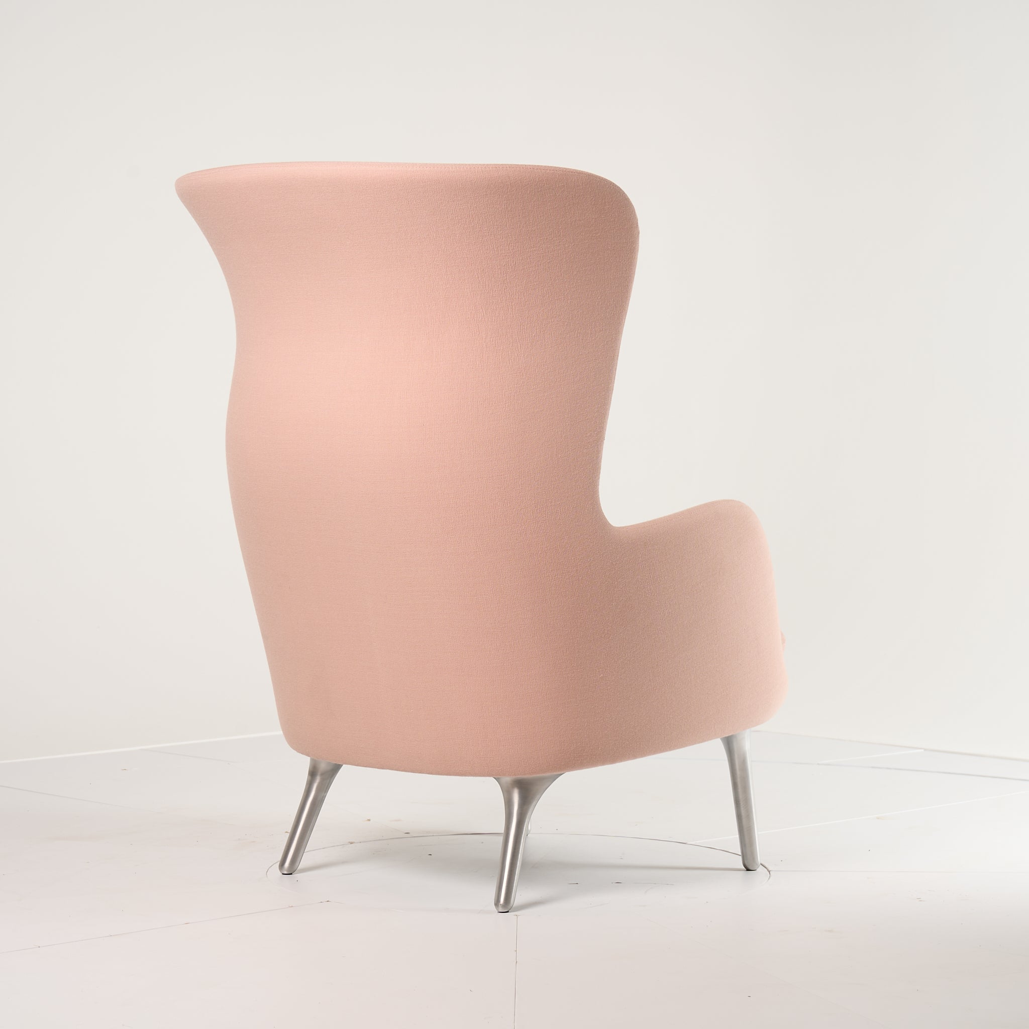 Ro Chair by Fritz Hansen in Christianshavn 1130 / Brushed Aluminum | Open Box – Excellent | Shop Now | MO-FHA-JH1-40-Hero Image-6