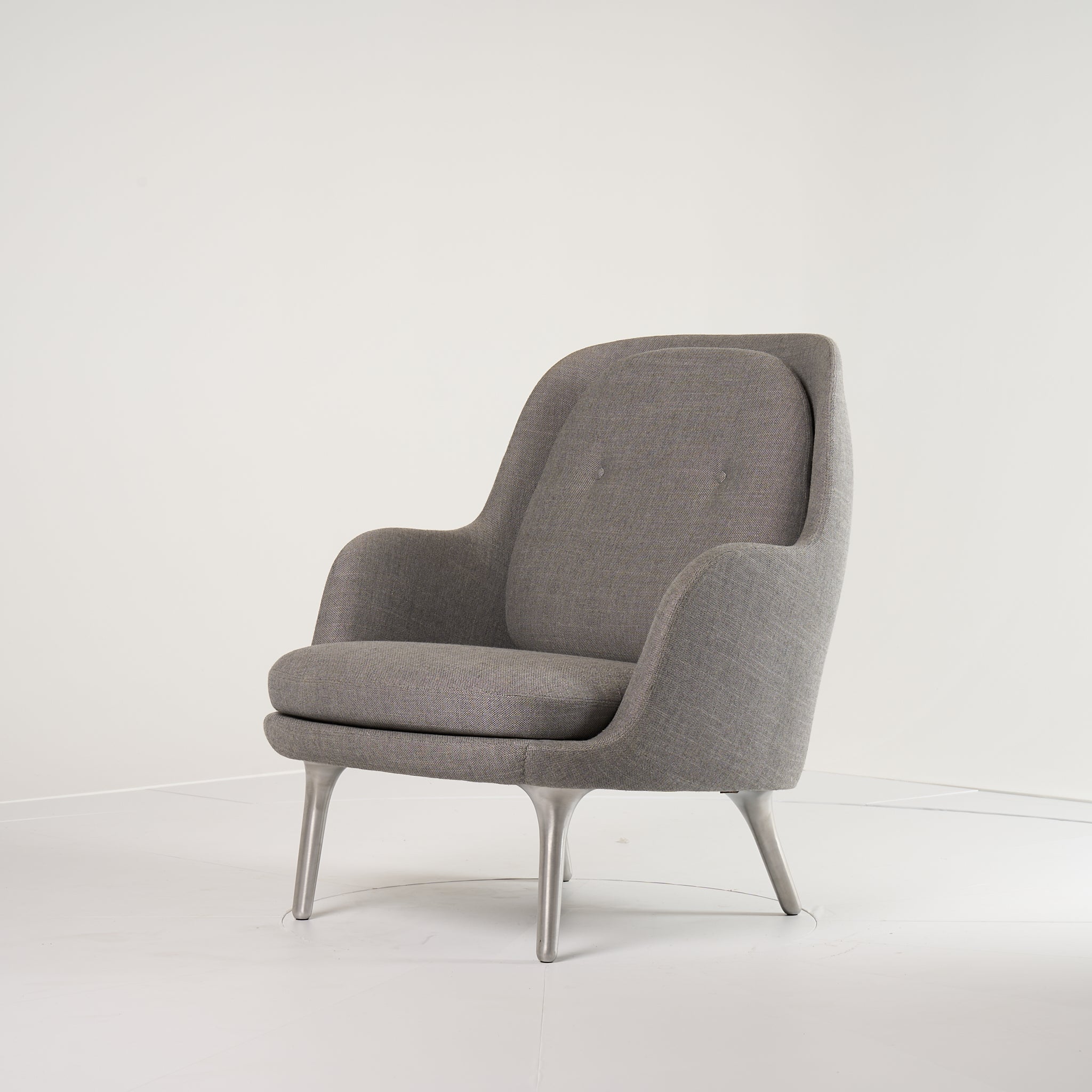 Fri Chair by Fritz Hansen in Light Grey / Brushed Aluminum | Open Box – Excellent | Shop Now | MO-FHA-JH4-44-Hero Image-2
