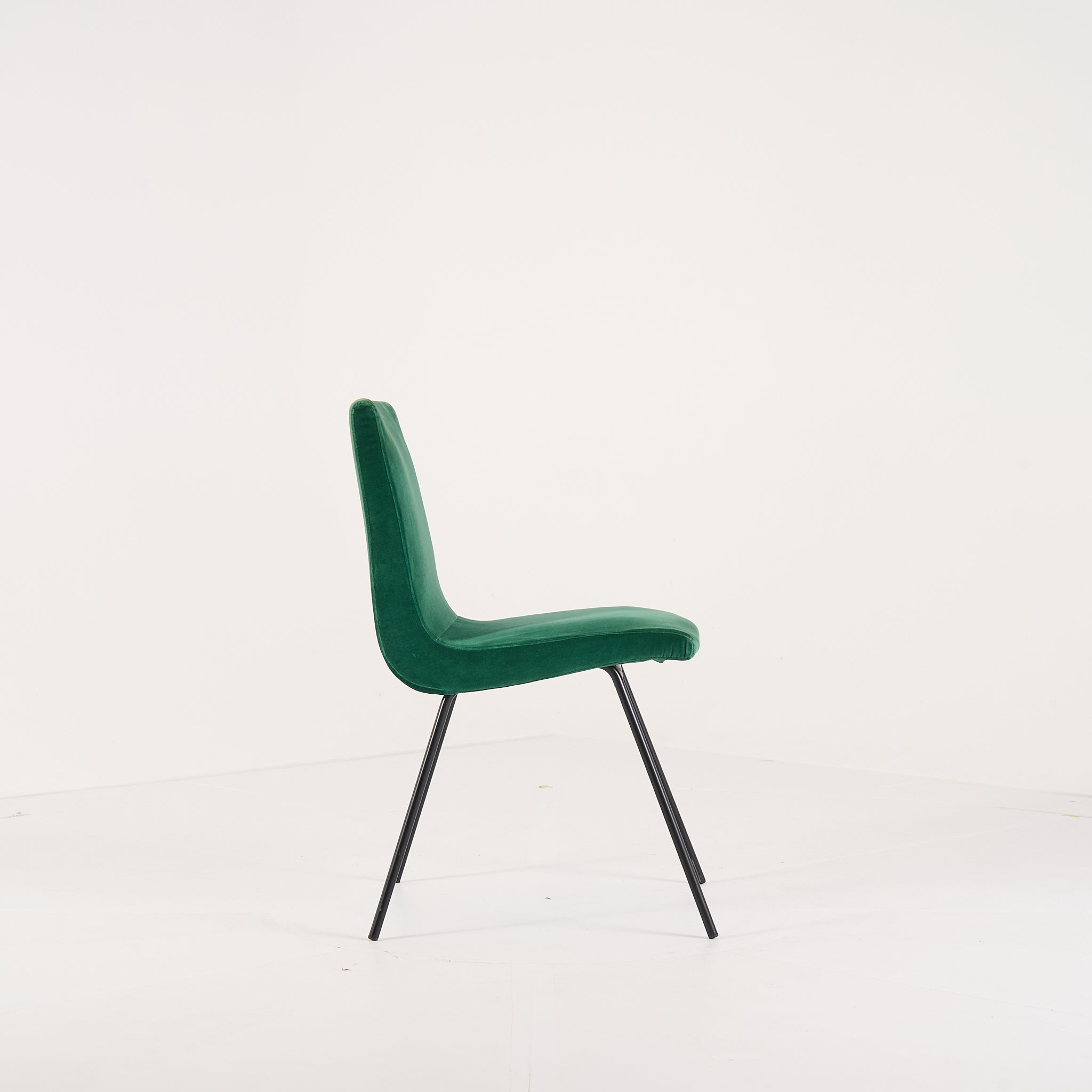 Tv Dining chair by Ligne Roset in Harald Meleze | Well Loved – Fair | Shop Now | MO-LIR-10262000-1208-Hero Image-3