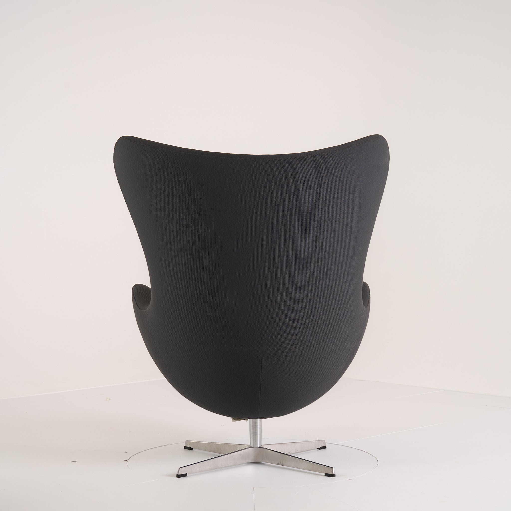 Egg Chair  by Fritz Hansen in Steel Cut 2 Grey / Brushed Aluminum w/ Auto Return | Open Box – Excellent | Shop Now | MO-FHA-3316-29-Hero Image-7