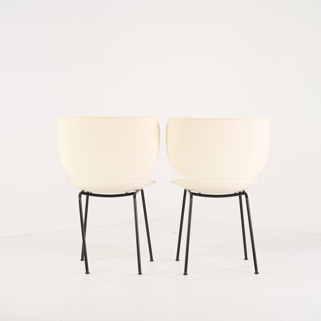 Hana Chair Un-Upholstered (Set of 2) by Moooi in Oyster White / Non-Stackable Black Legs | Project Piece – As-Is | Shop Now | MO-MOO-8718282380391-1432-Hero Image-5