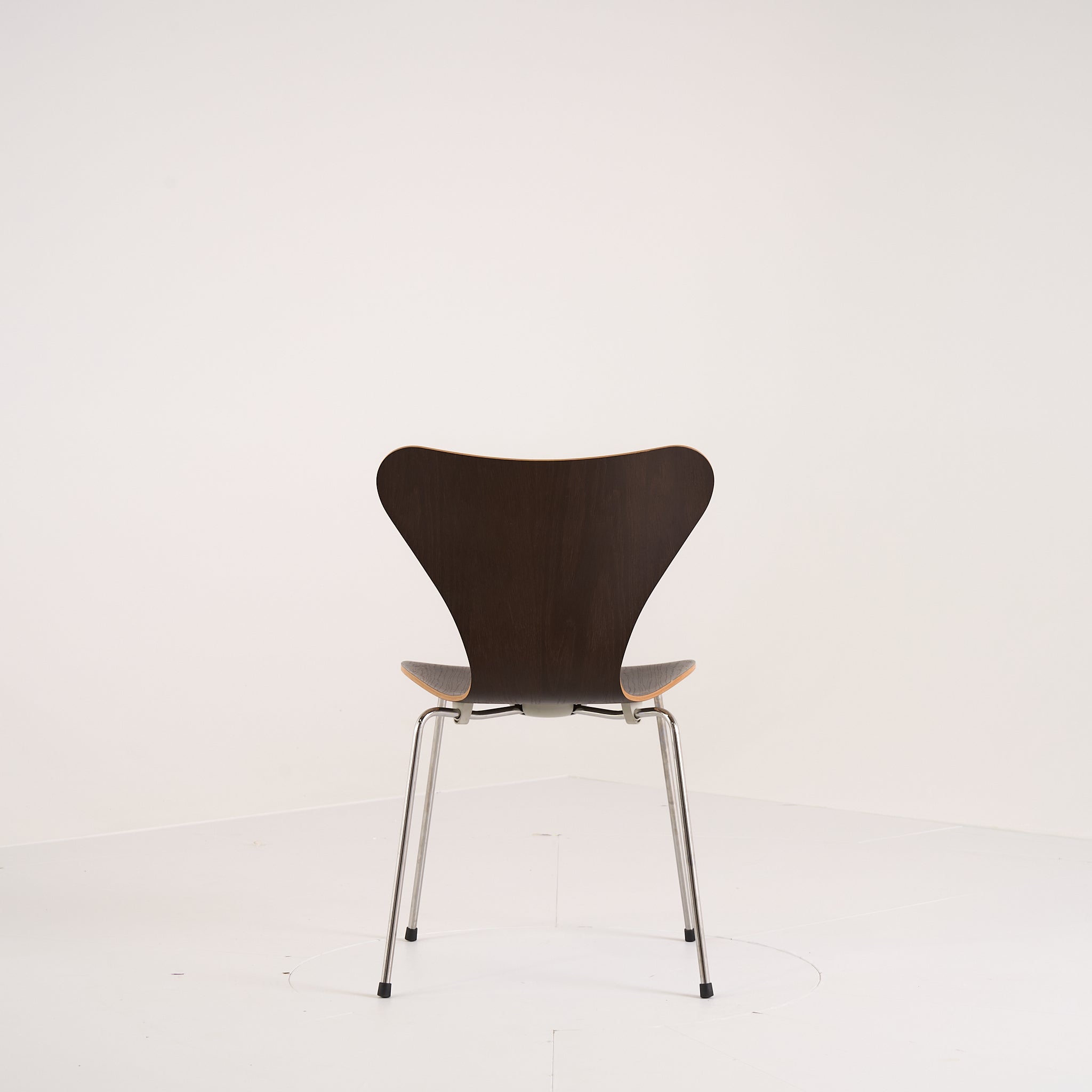 Series 7 Chair by Fritz Hansen in Dark Stained Oak Veneer / Chrome | Well Loved – Fair | Shop Now | MO-FHA-3107-123-Hero Image-1