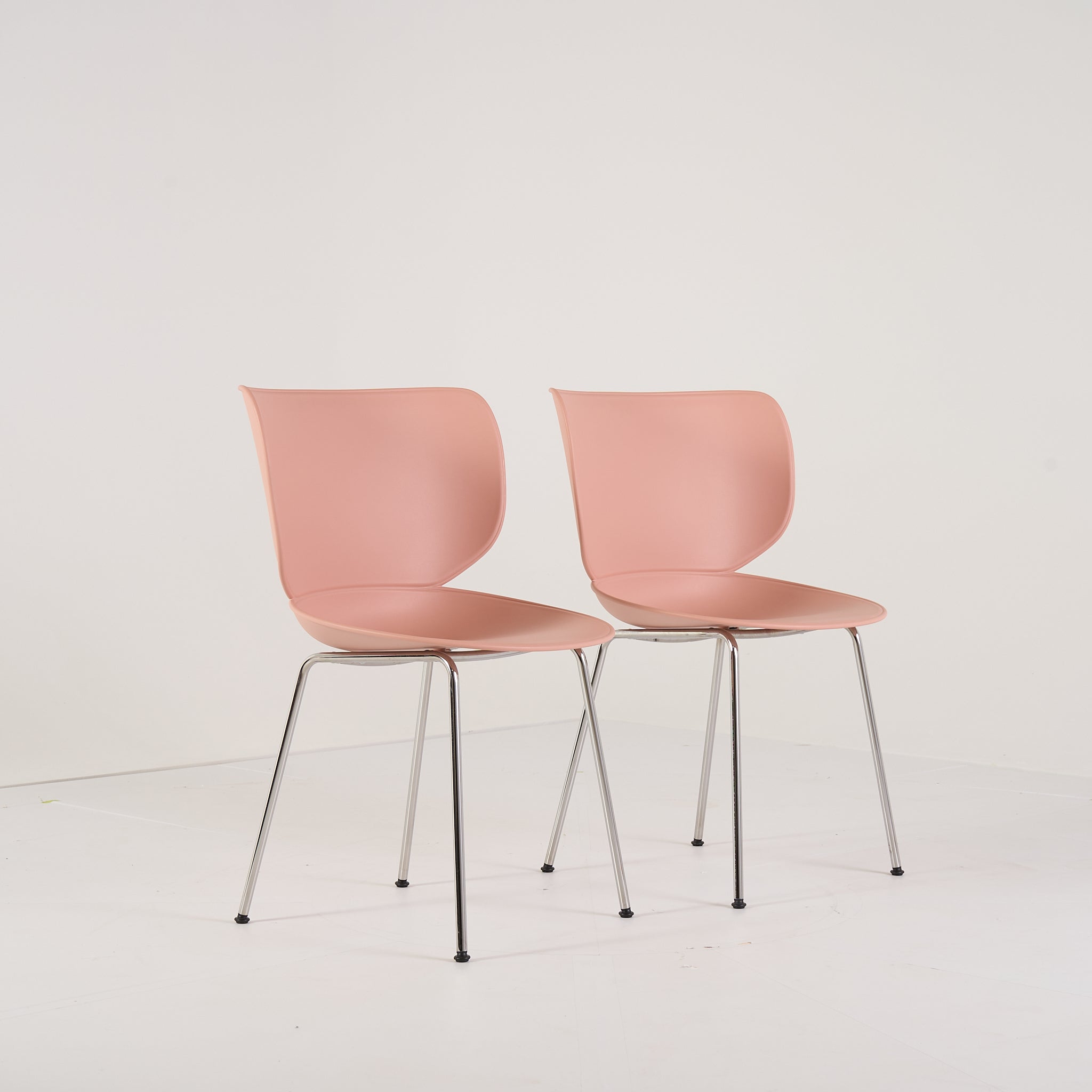 Hana Chairs Unupholstered Set of 2 by Moooi in Dusty Pink / Chrome, Non-Stacking | Floor Sample – Very Good | Shop Now | MO-MOO-8718282380360-141-Hero Image-4