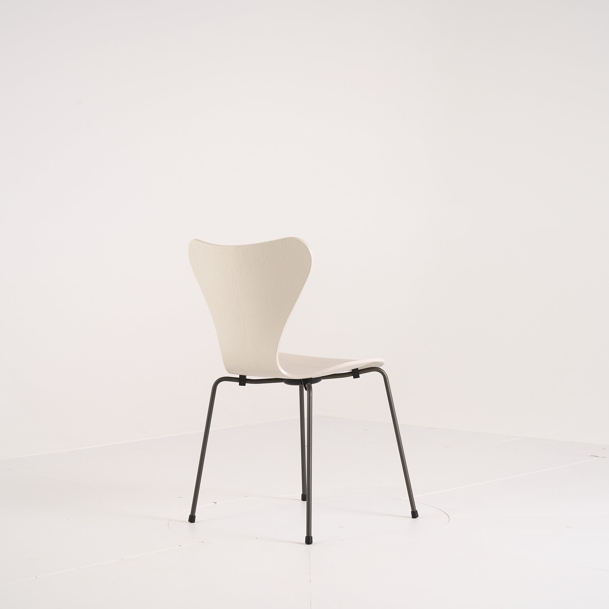 Series 7 Chair by Fritz Hansen in Light Beige Ash / Brown Bronze | Gently Used – Good | Shop Now | MO-FHA-3107-66-Hero Image-7