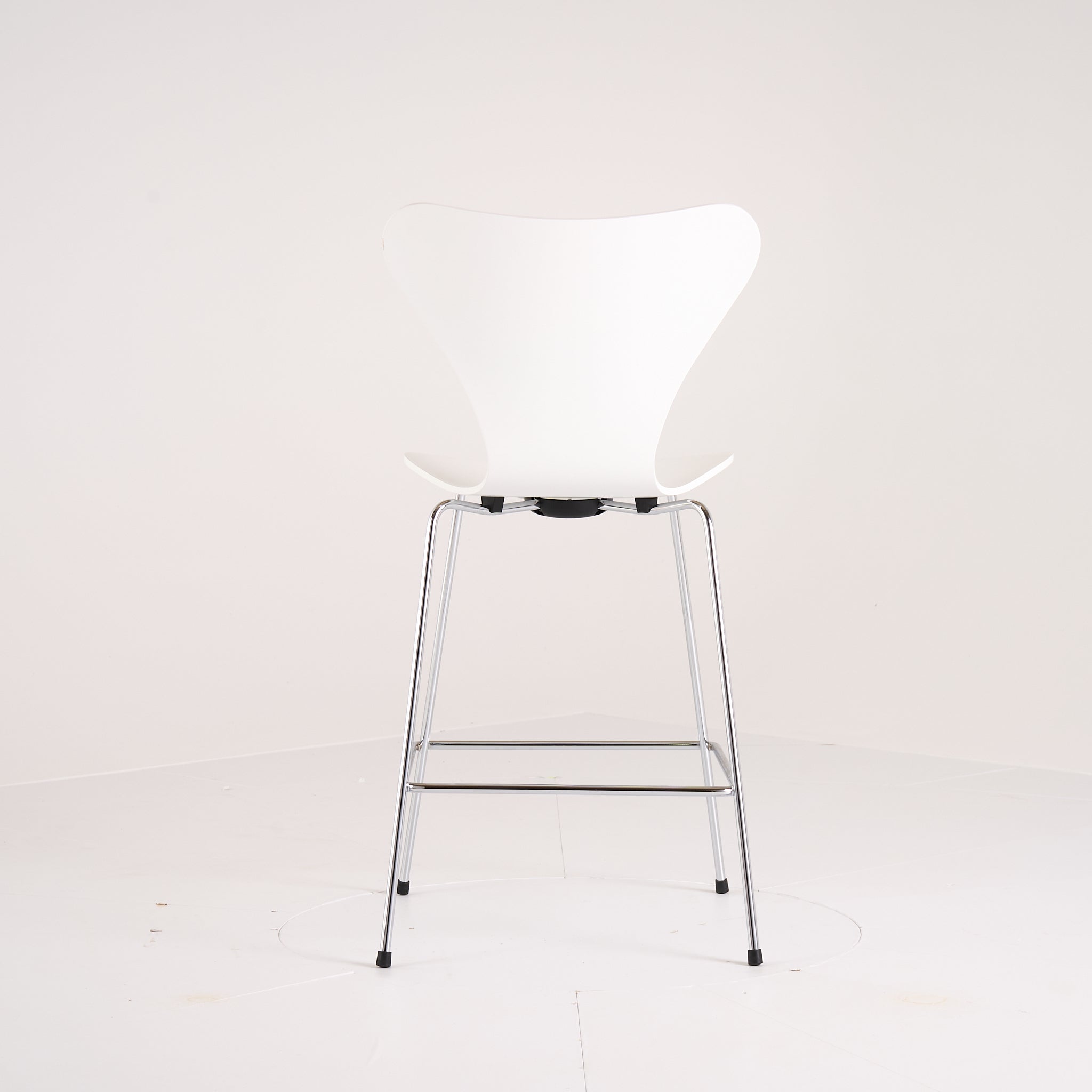 Series 7 Counter Stool by Fritz Hansen in Lacquered White / Chrome | Floor Sample – Very Good | Shop Now | MO-FHA-3187-54-Hero Image-7