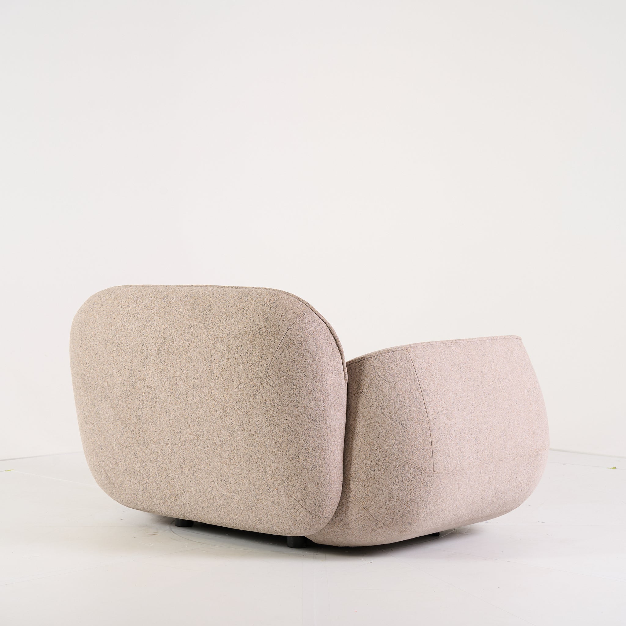 Big George Armchair by Moooi in Arda 211 | Floor Sample – Very Good | Shop Now | MO-MOO-8718282780900-1425-Hero Image-4