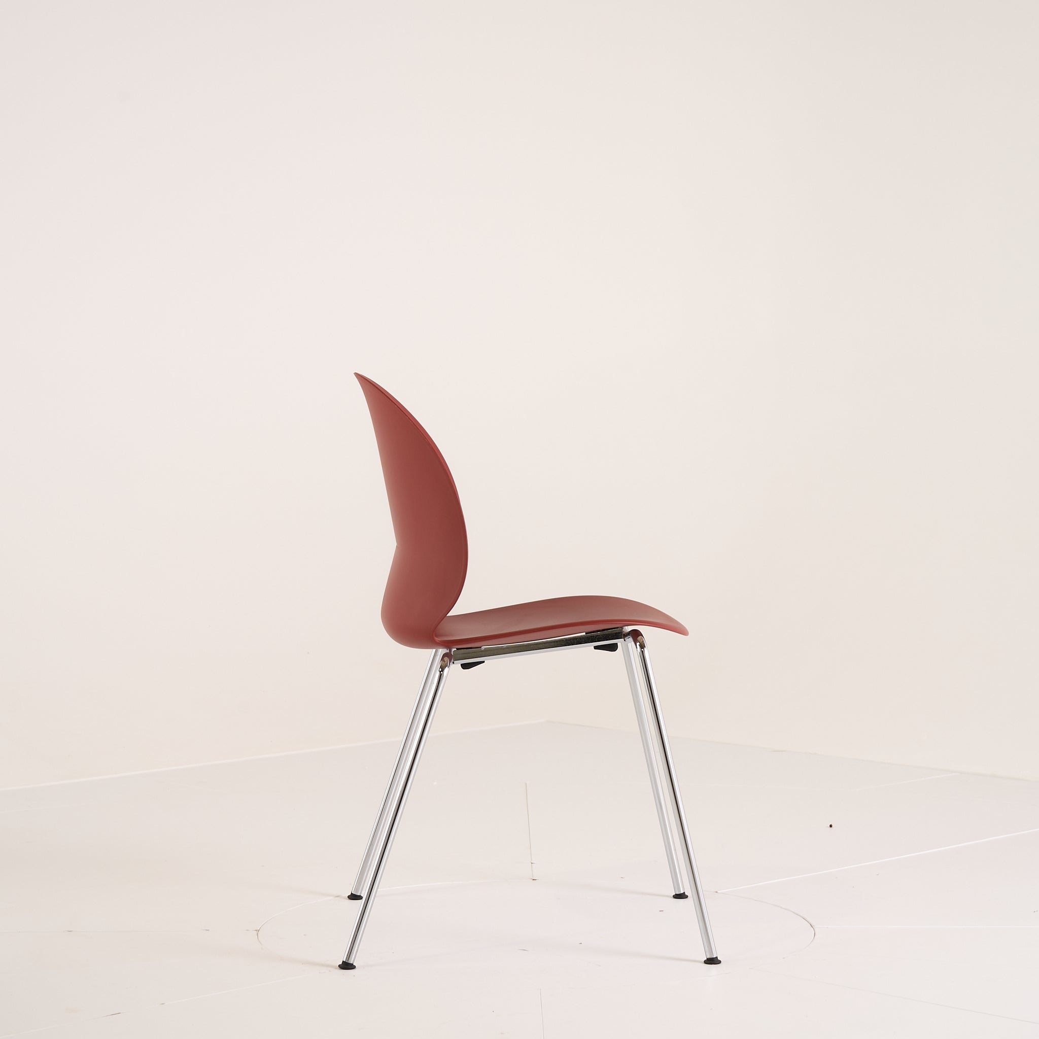 Recycle Chair by Fritz Hansen in Dark Red / Chrome | Gently Used – Good | Shop Now | MO-FHA-N02_10_Chair-89-Hero Image-5