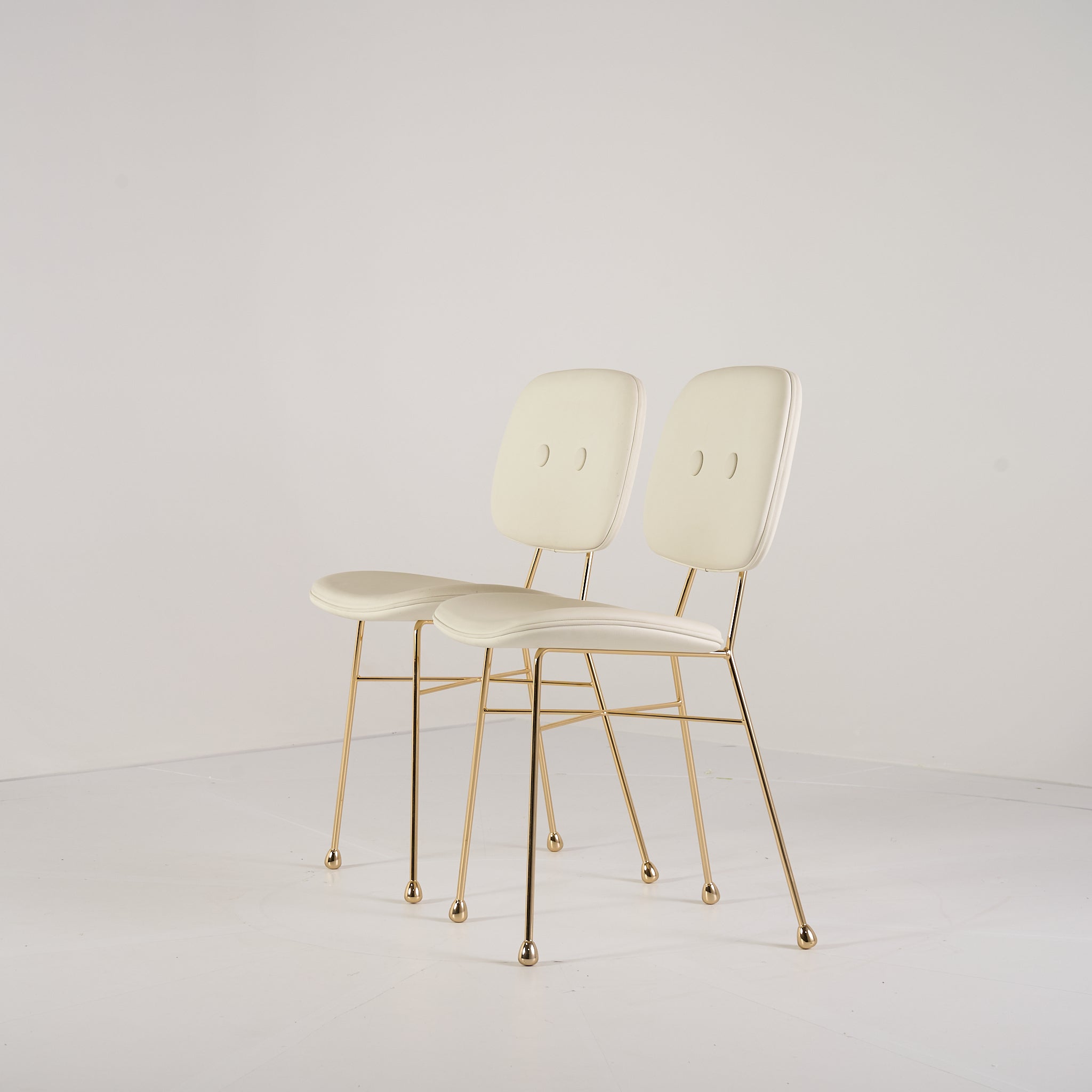 Golden Chair (Set of 2) by Moooi in Custom White Leather | Well Loved – Fair | Shop Now | MO-MOO-8718282773896-170-Hero Image-5